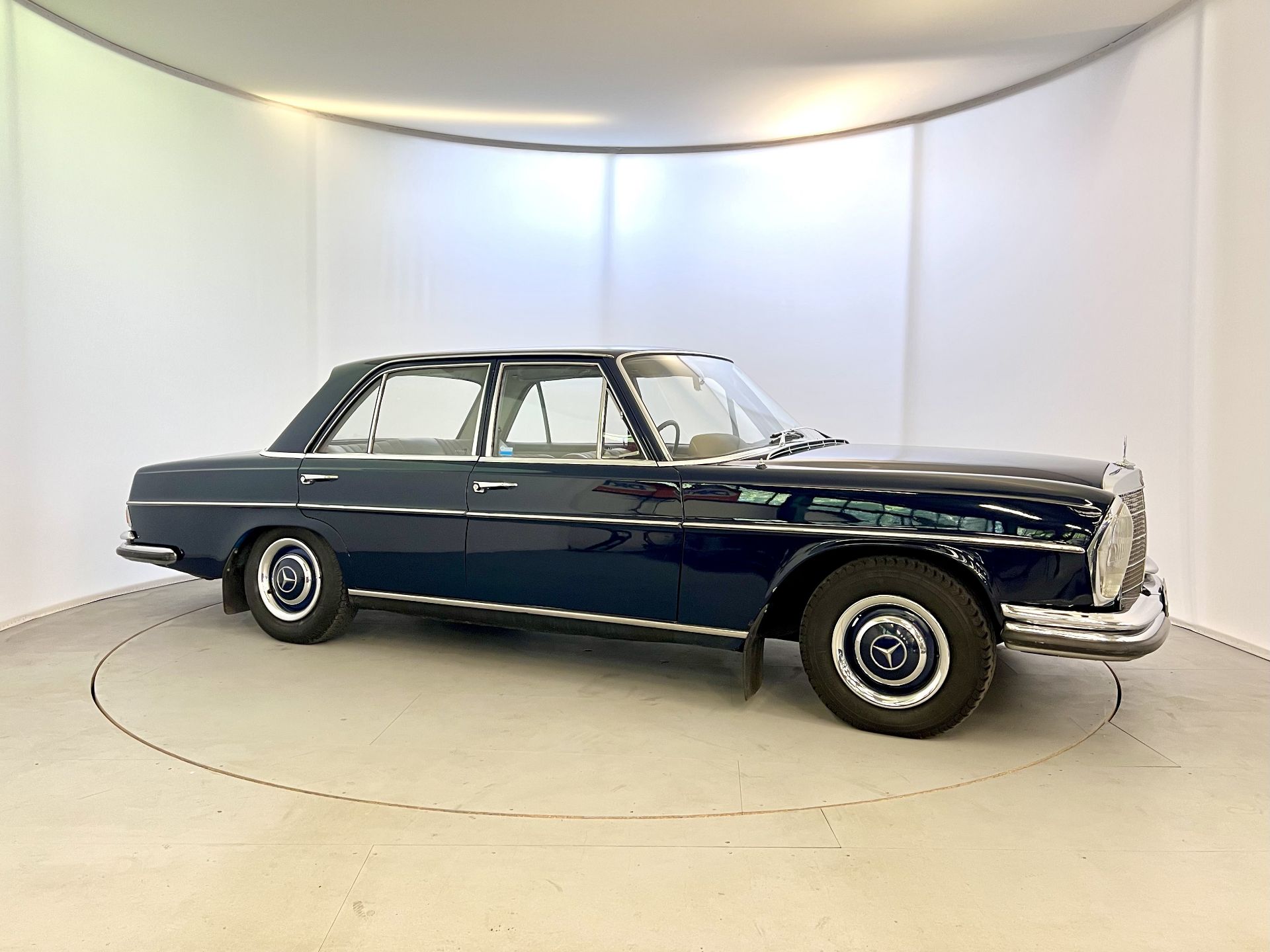 Mercedes-Benz 250s - Image 12 of 29