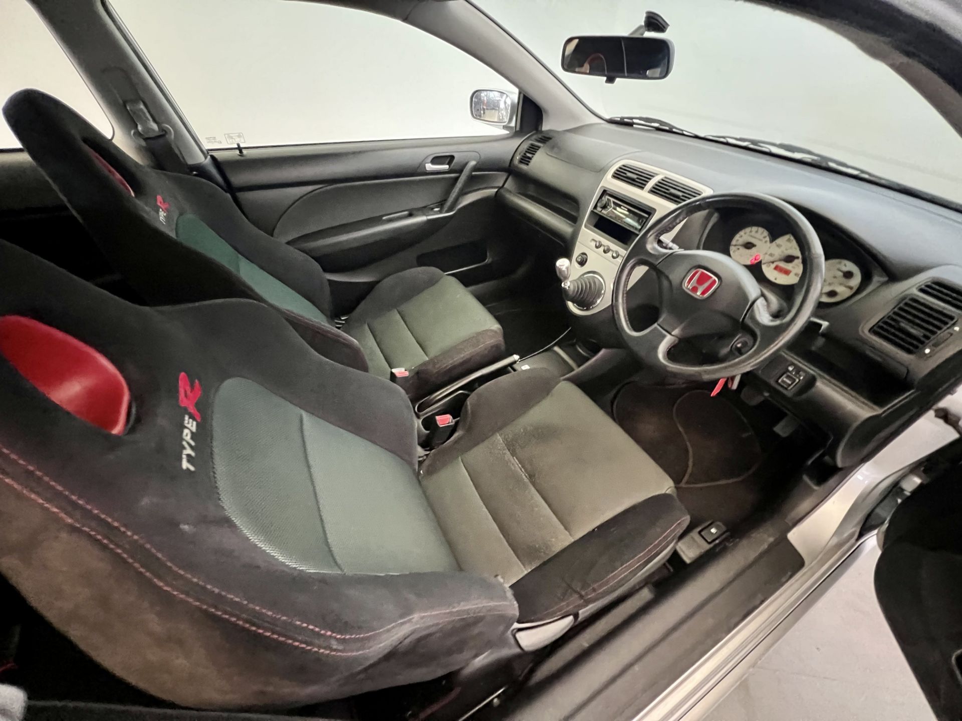 Honda Civic Type R - Image 19 of 26