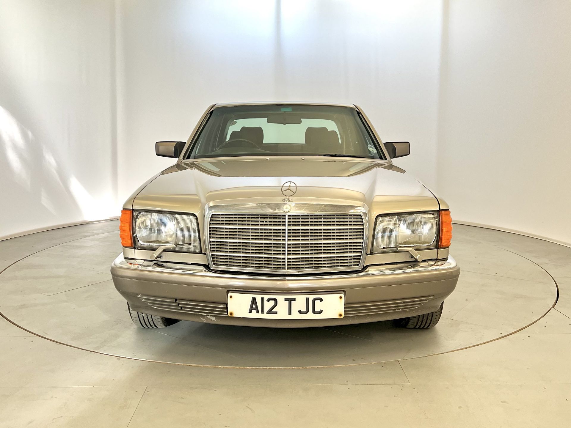 Mercedes-Benz 300SE - Image 2 of 31