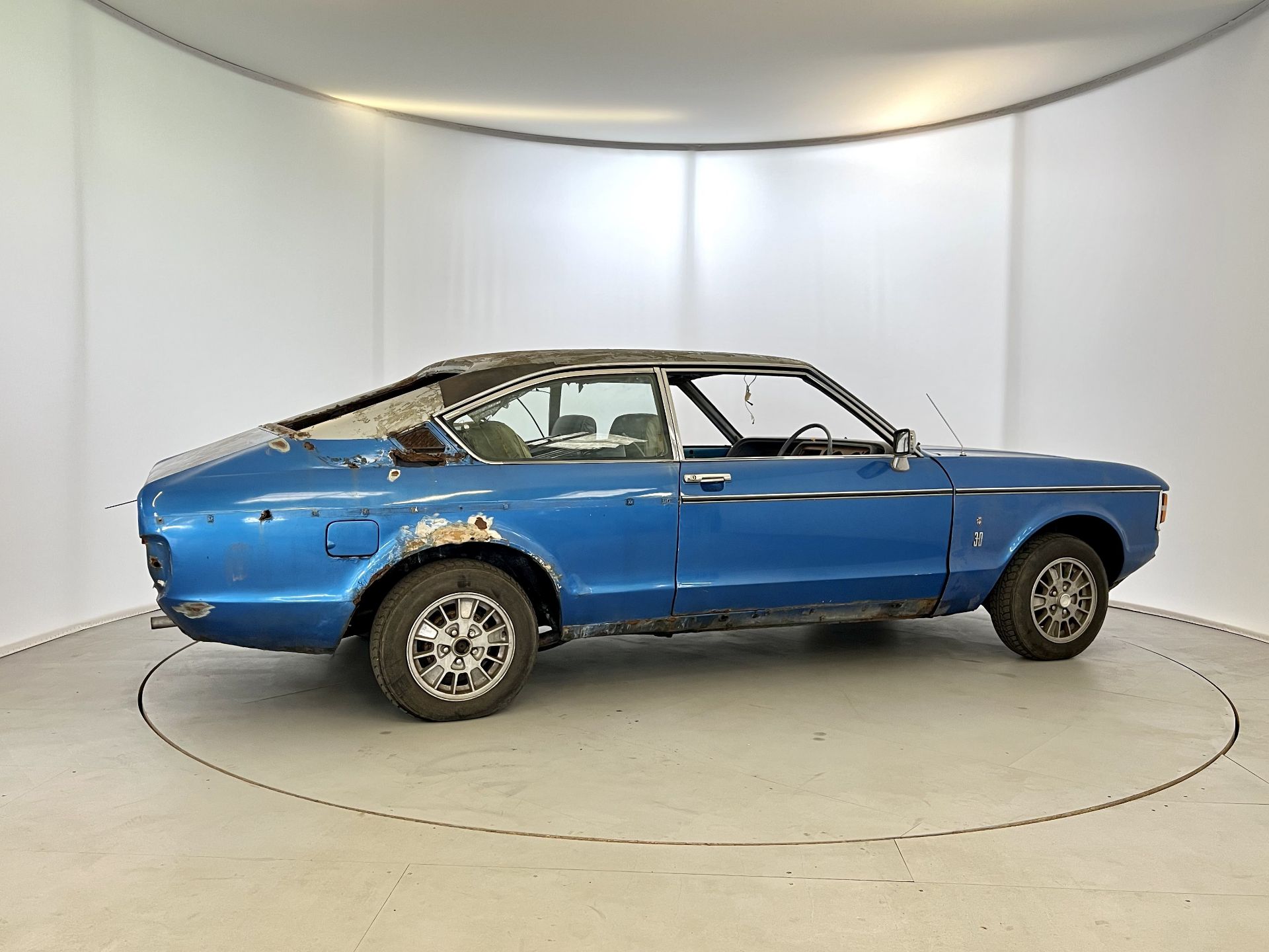 Ford Granada Coupe GHIA - Image 10 of 21