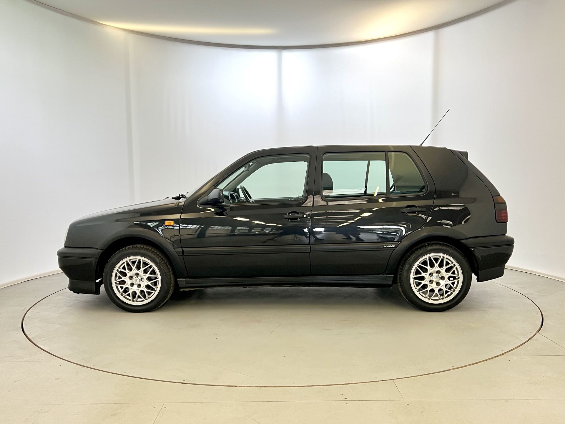 Volkswagen Golf VR6 - Image 5 of 33