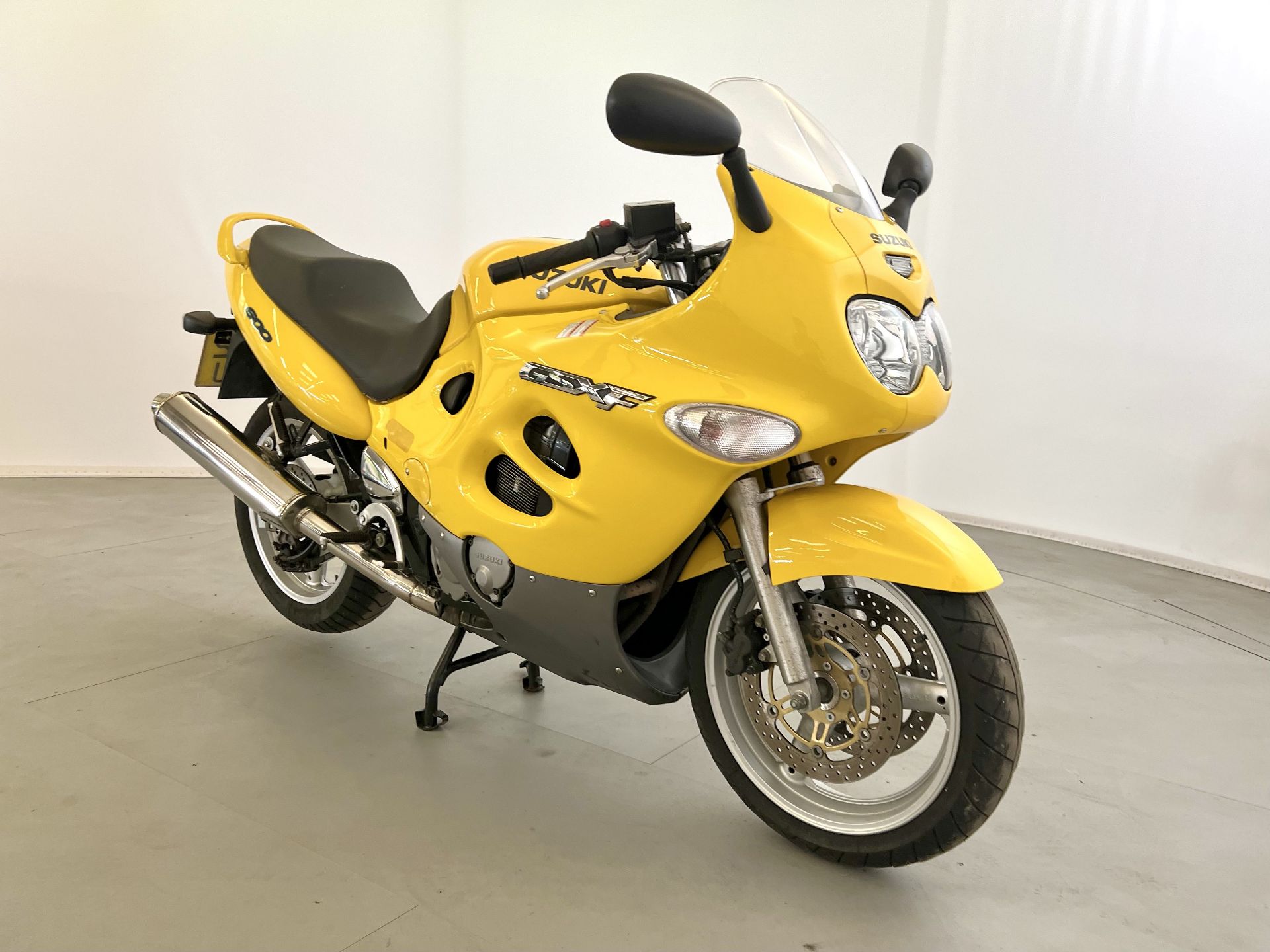 Suzuki GSX 600FX - Image 2 of 21