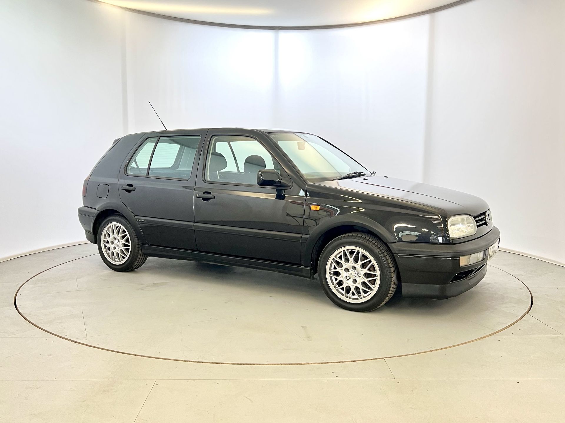 Volkswagen Golf VR6 - Image 12 of 33