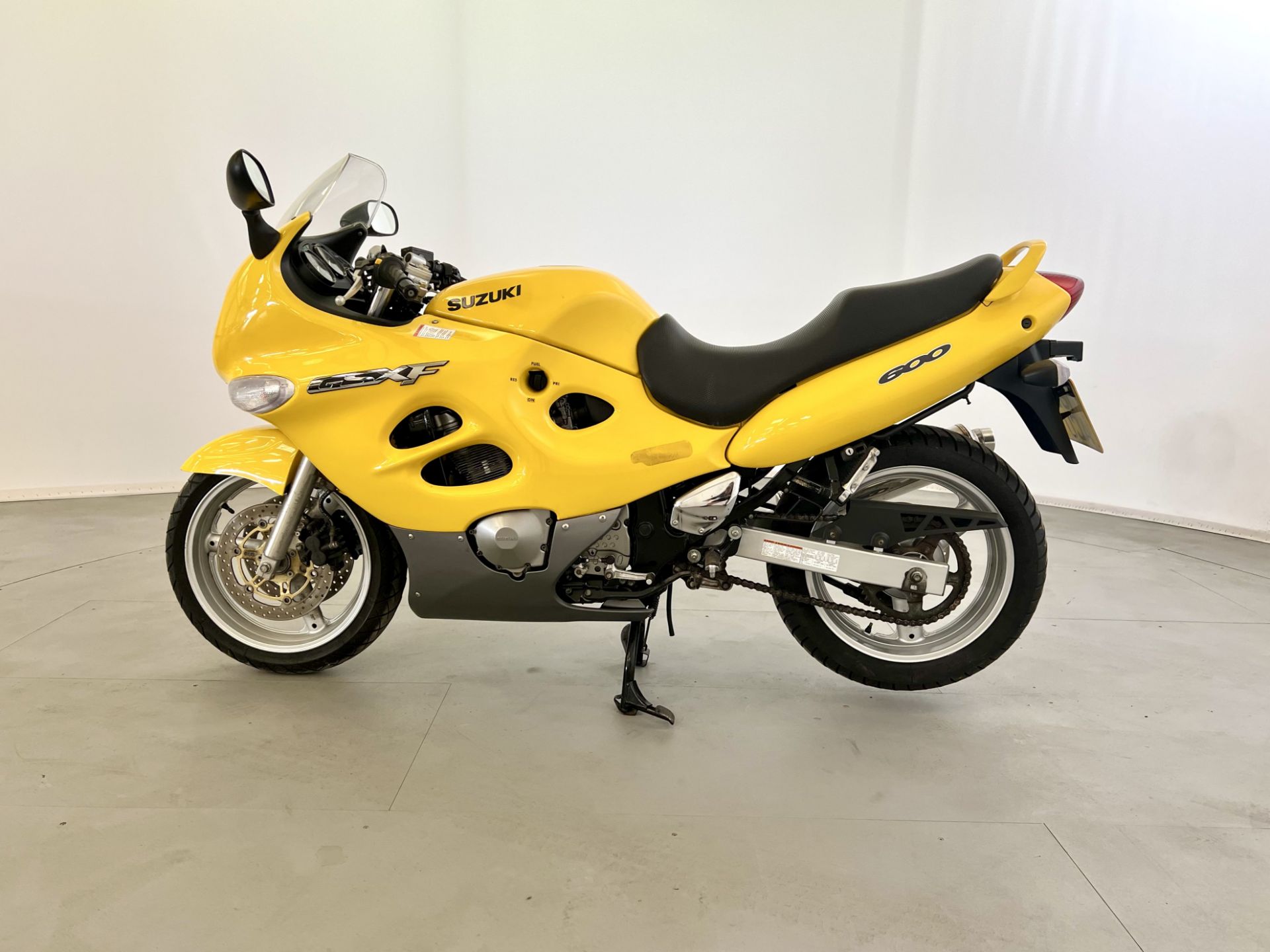 Suzuki GSX 600FX - Image 4 of 21