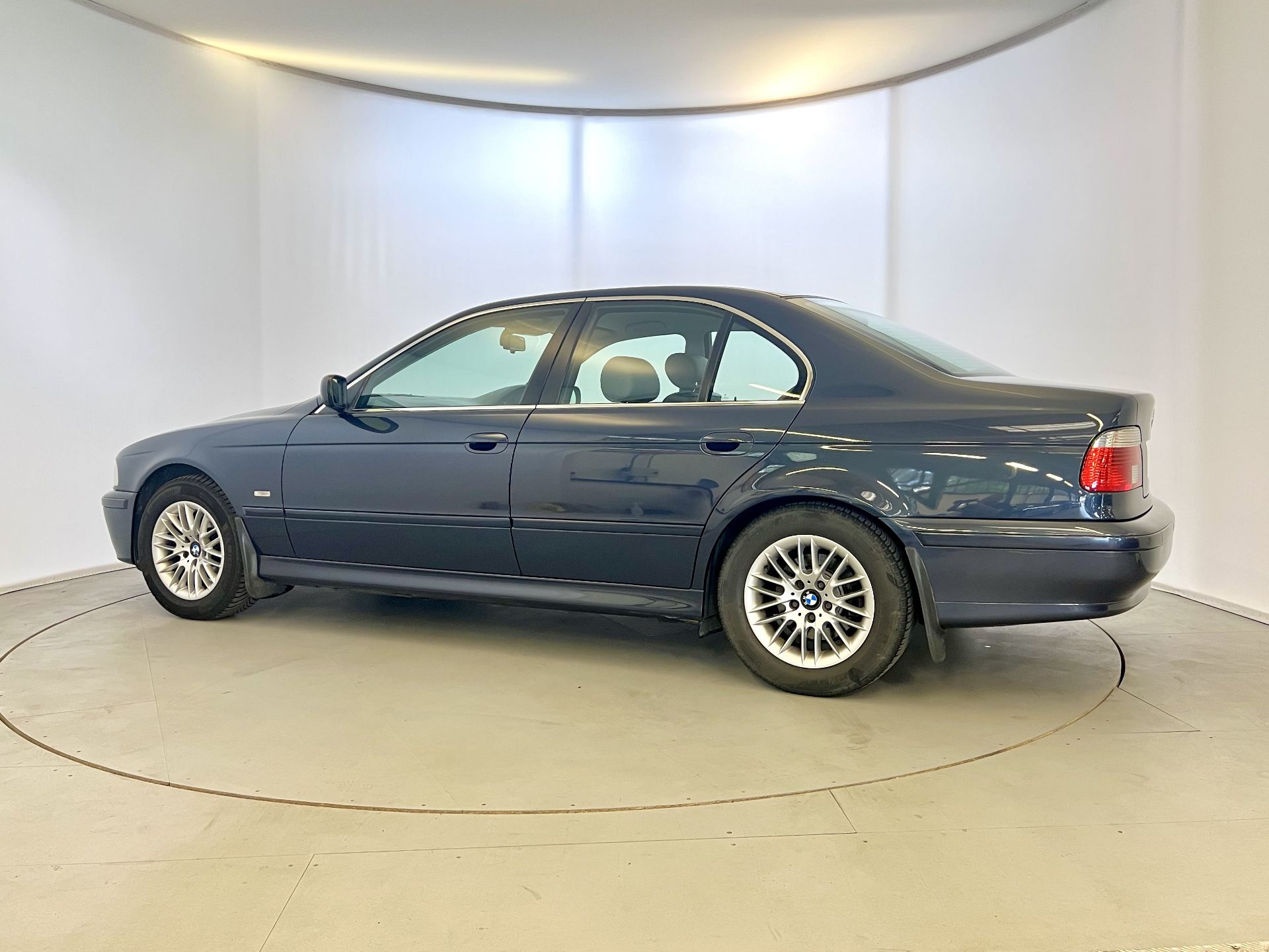 BMW 525i - Image 6 of 37