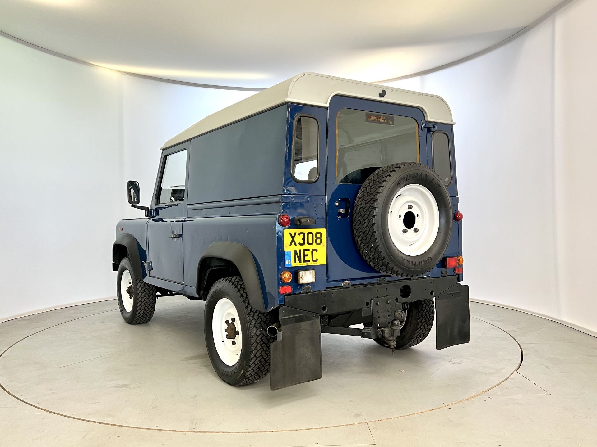 Land Rover Defender 90 - Image 7 of 31