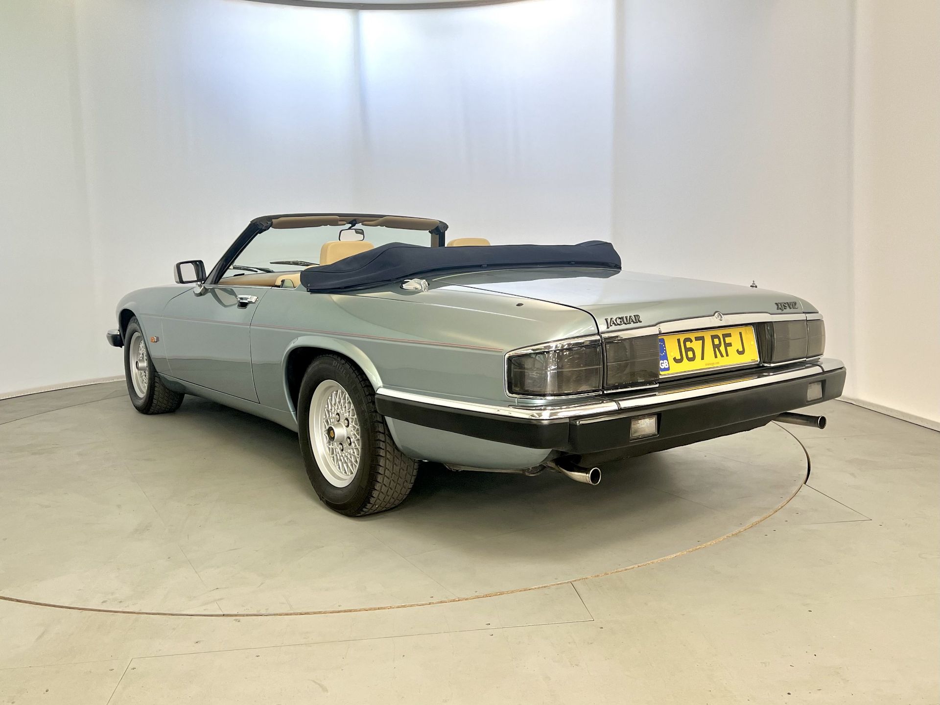 Jaguar XJS V12 Cabriolet - Image 7 of 33