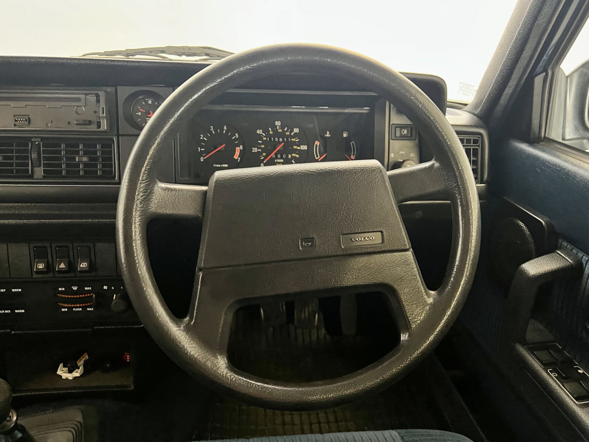 Volvo 240 - Image 28 of 33