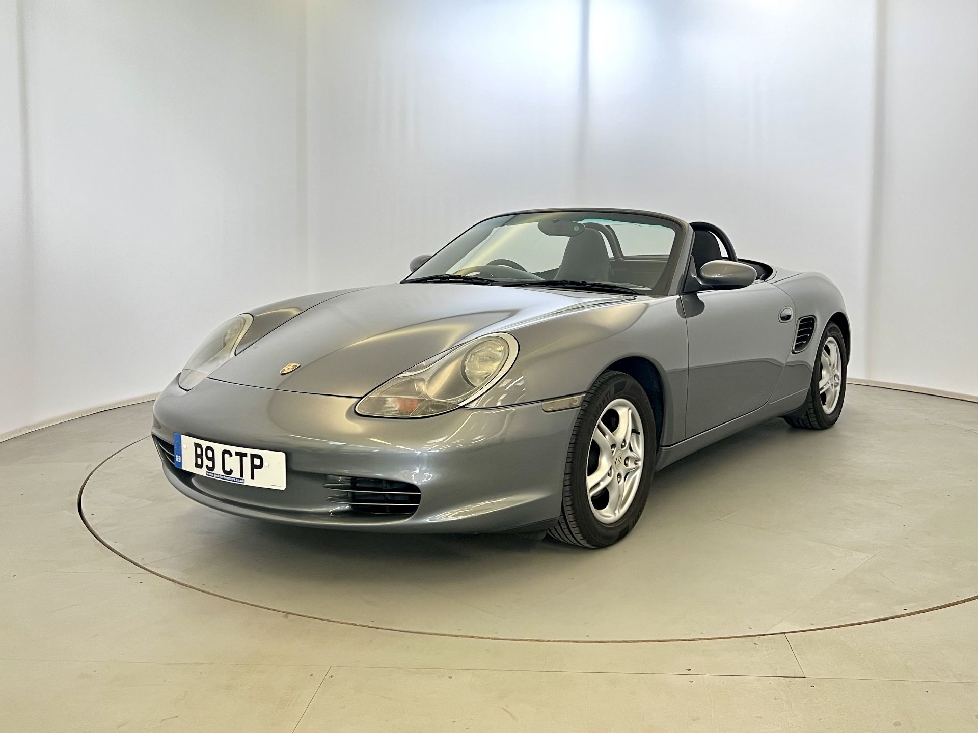 Porshe Boxster - Image 3 of 31