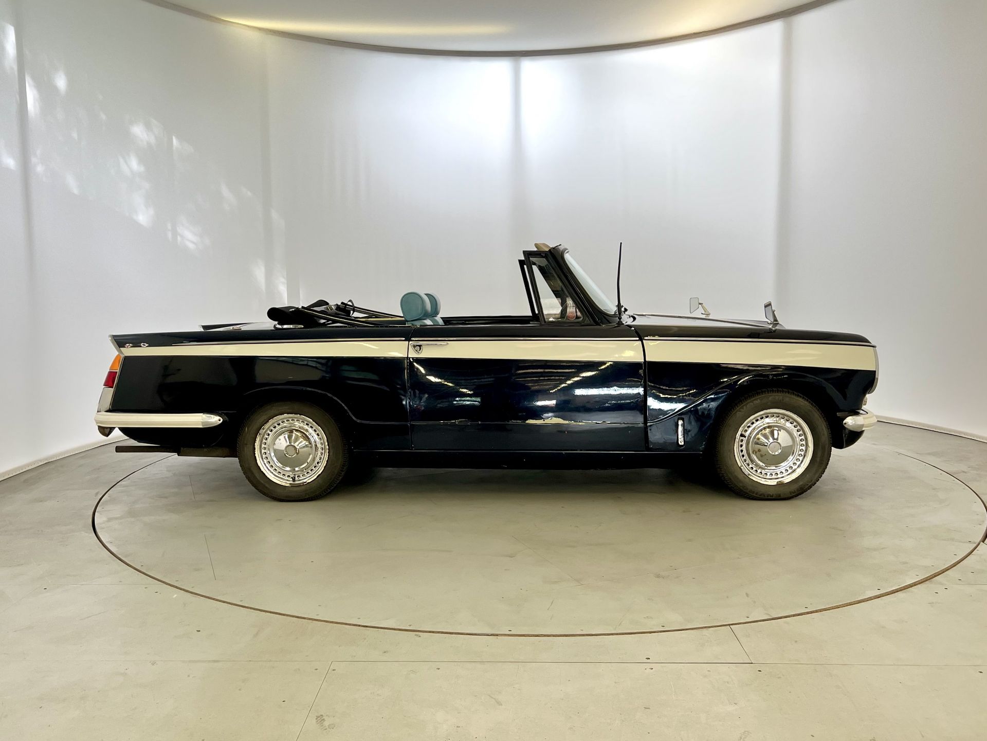 Triumph Herald - Image 11 of 31