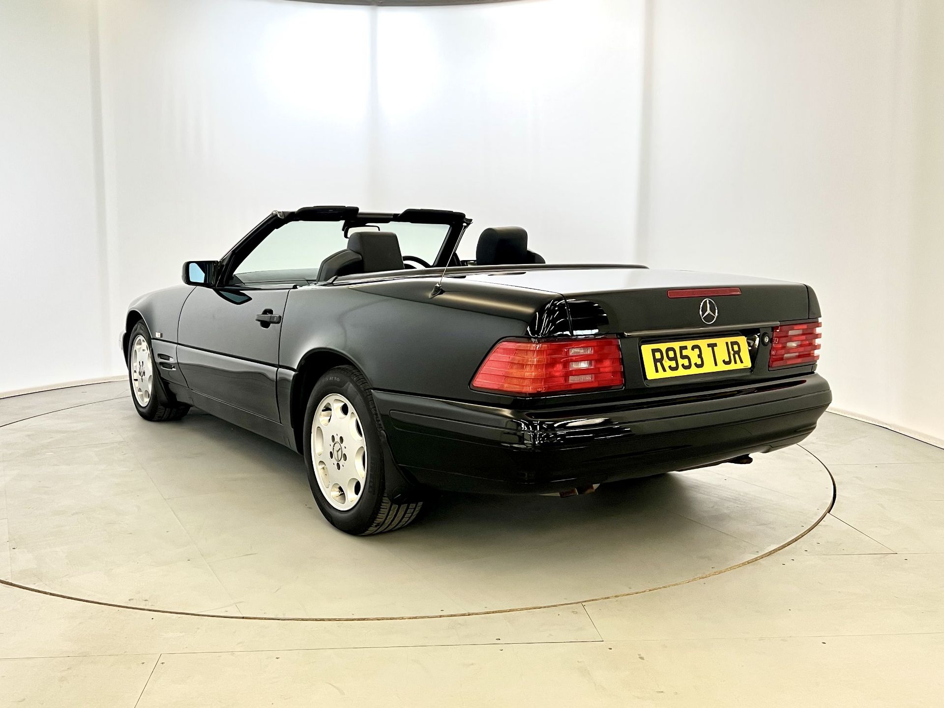 Mercedes SL320 - Image 7 of 48