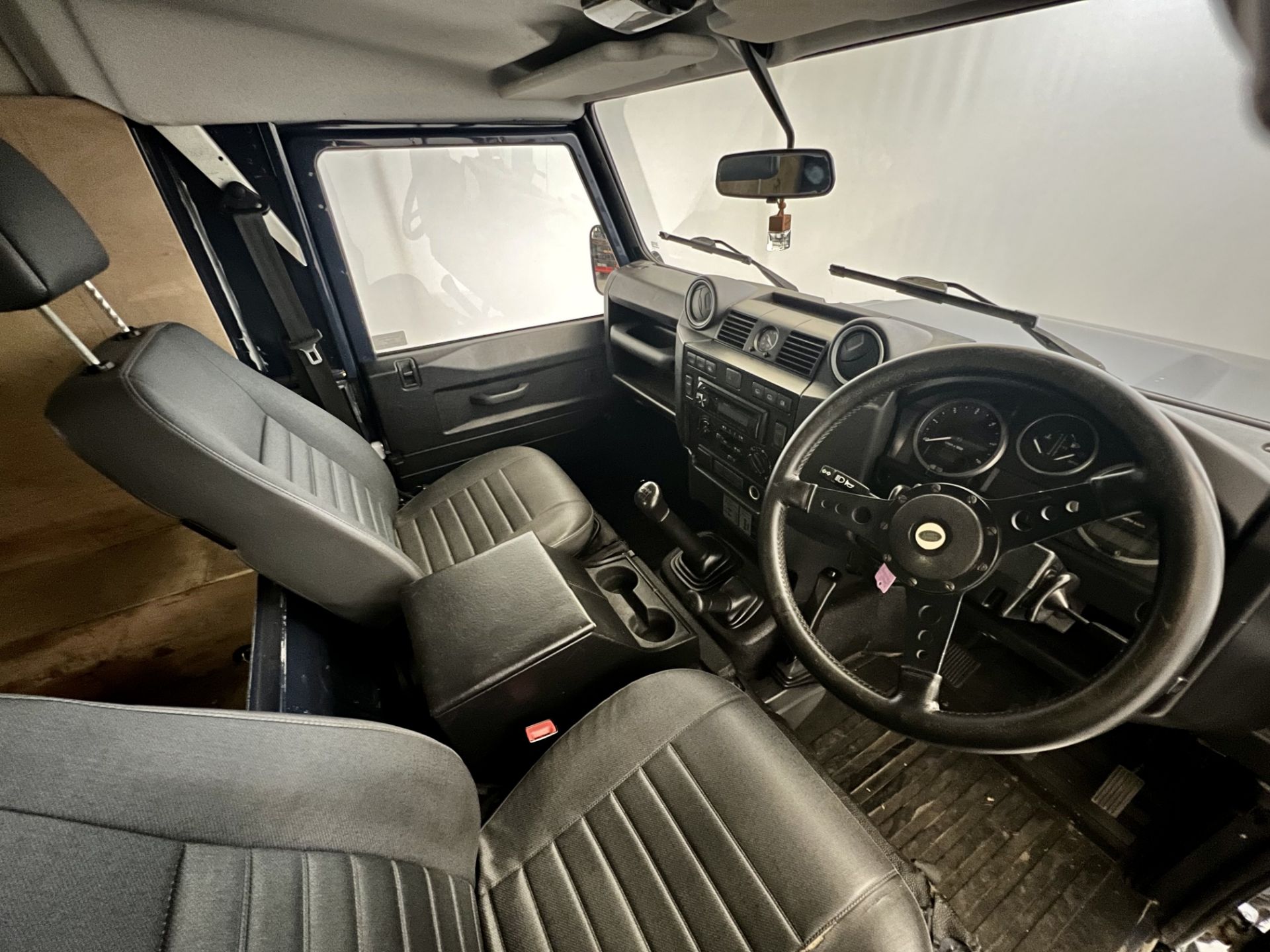 Land Rover Defender 110 TDCI - Image 21 of 31