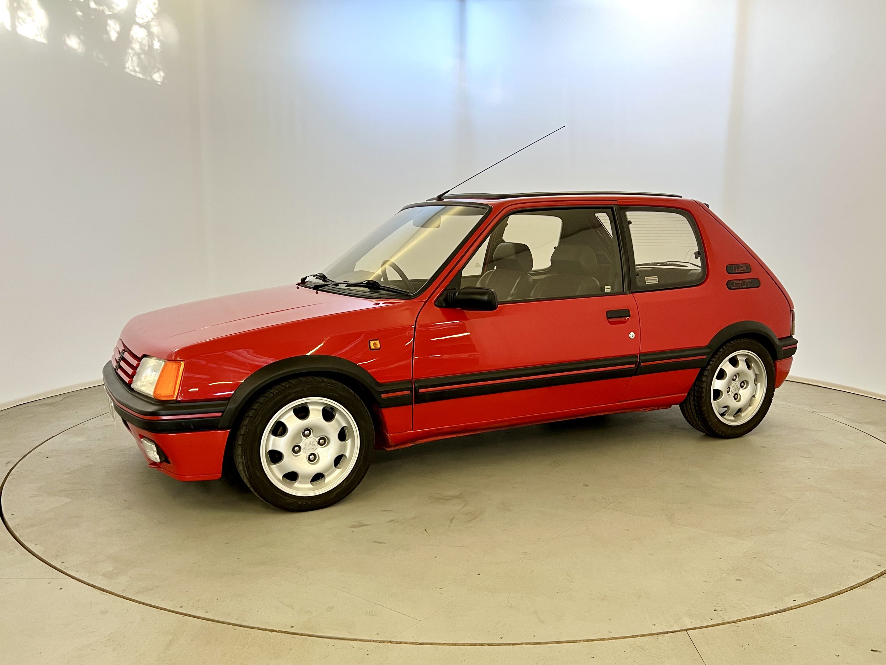 Peugeot 205 GTI 1.9 - Image 4 of 30