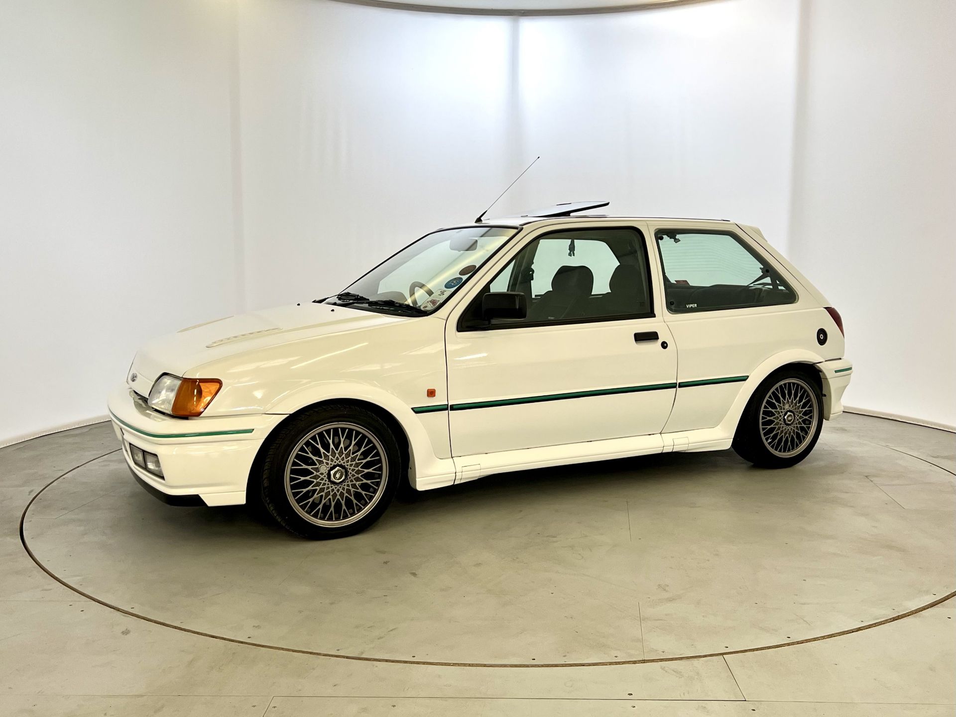Ford Fiesta RS Turbo - Image 4 of 26