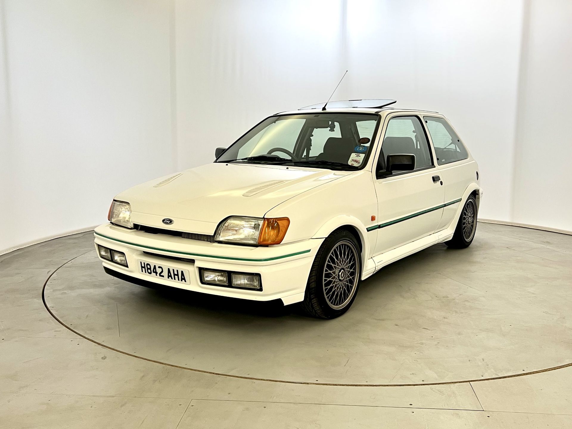 Ford Fiesta RS Turbo - Image 3 of 26