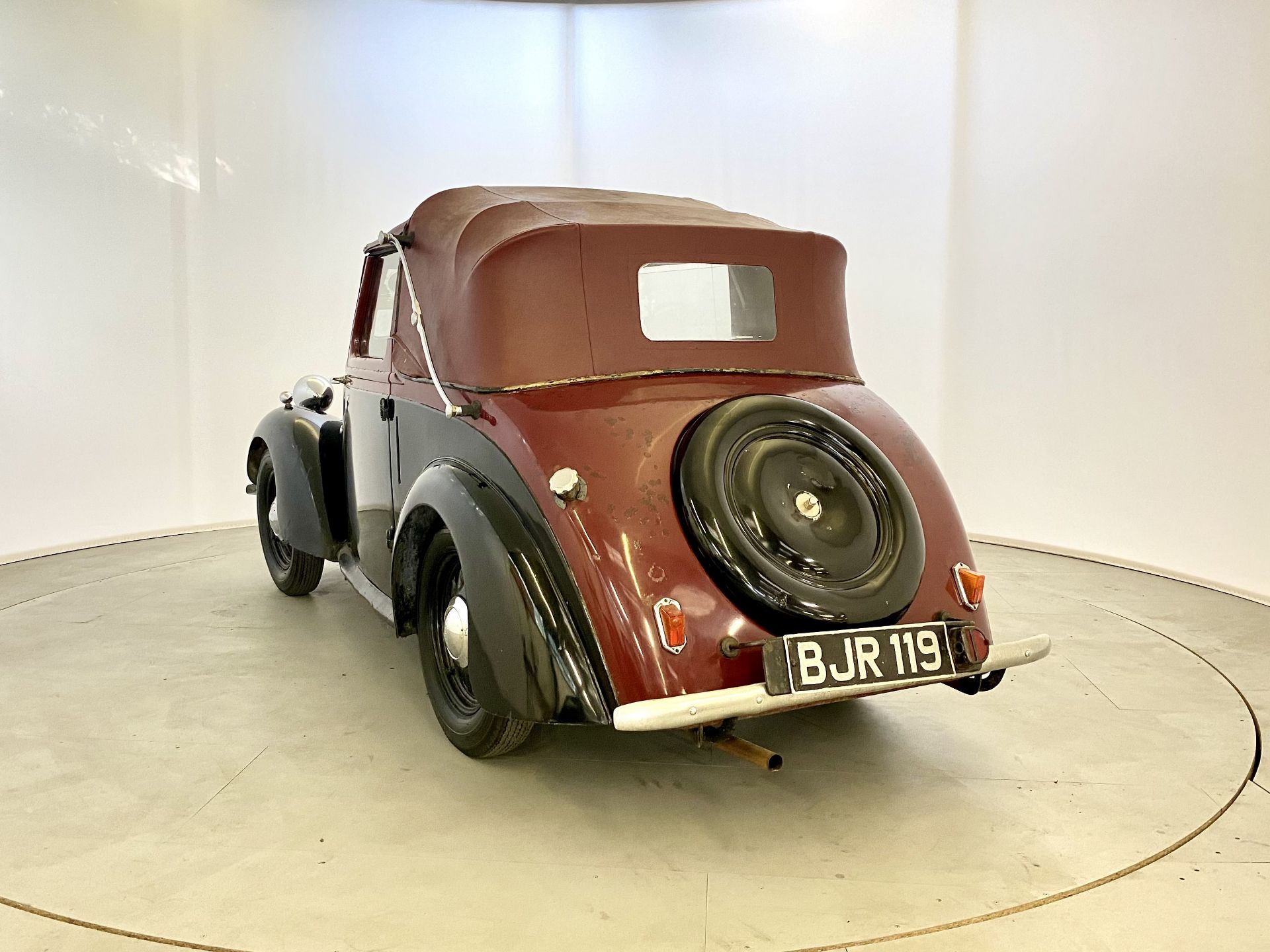 Standard Eight Drop Head Coupé - Image 7 of 25