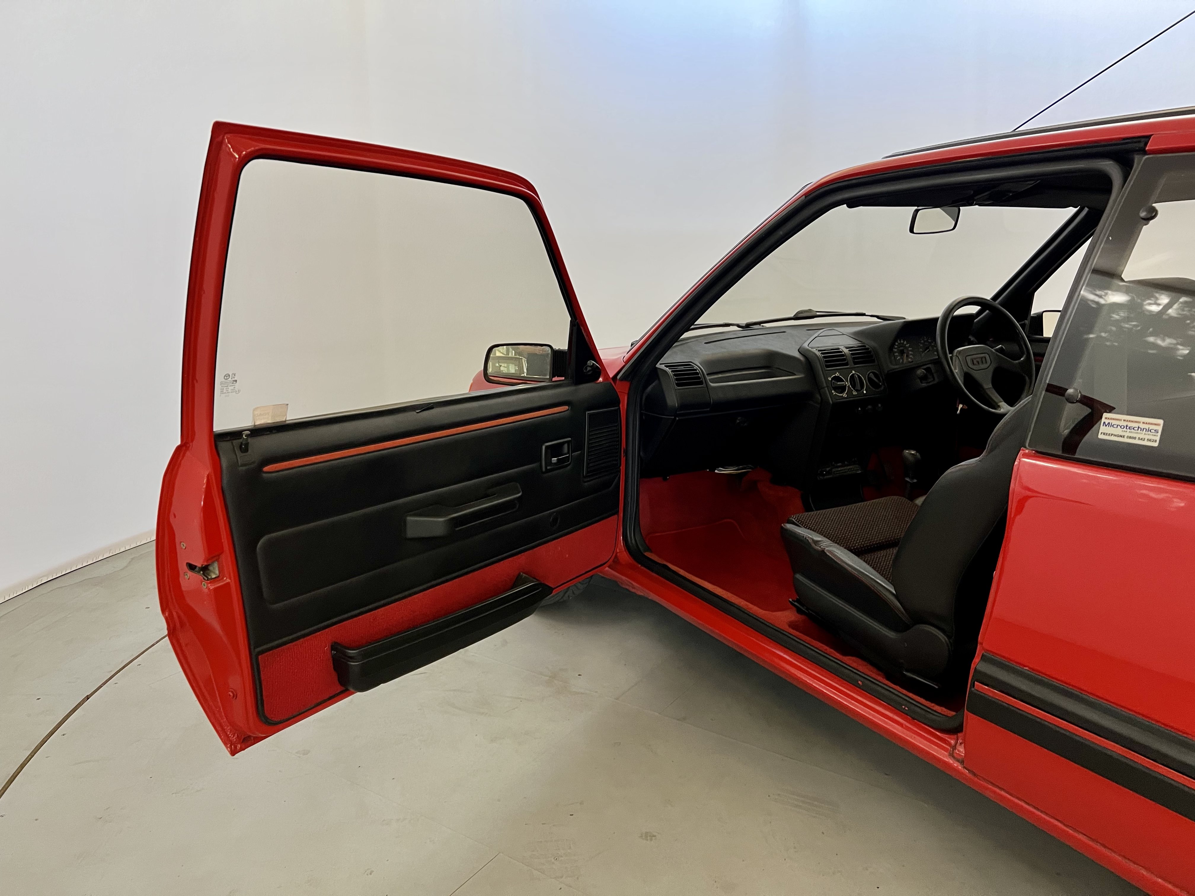 Peugeot 205 GTI 1.9 - Image 21 of 30