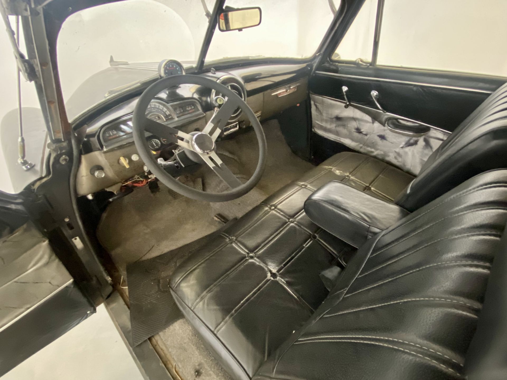 Pontiac Chieftan - Image 17 of 25