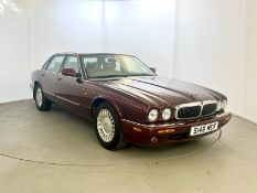 Jaguar XJ8