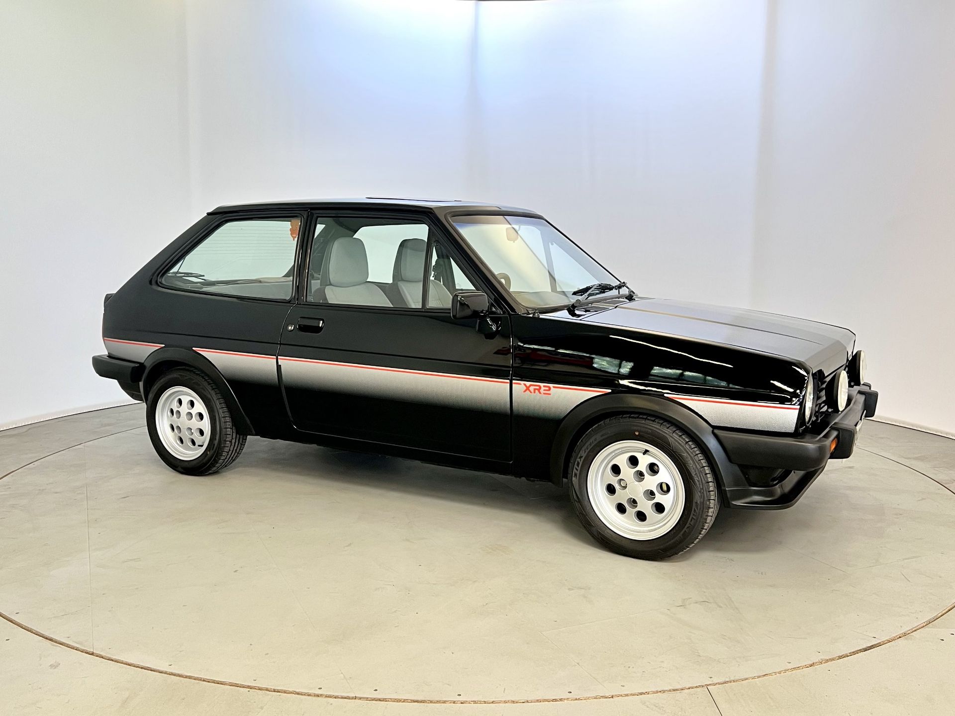 Ford Fiesta XR2 - Image 12 of 33
