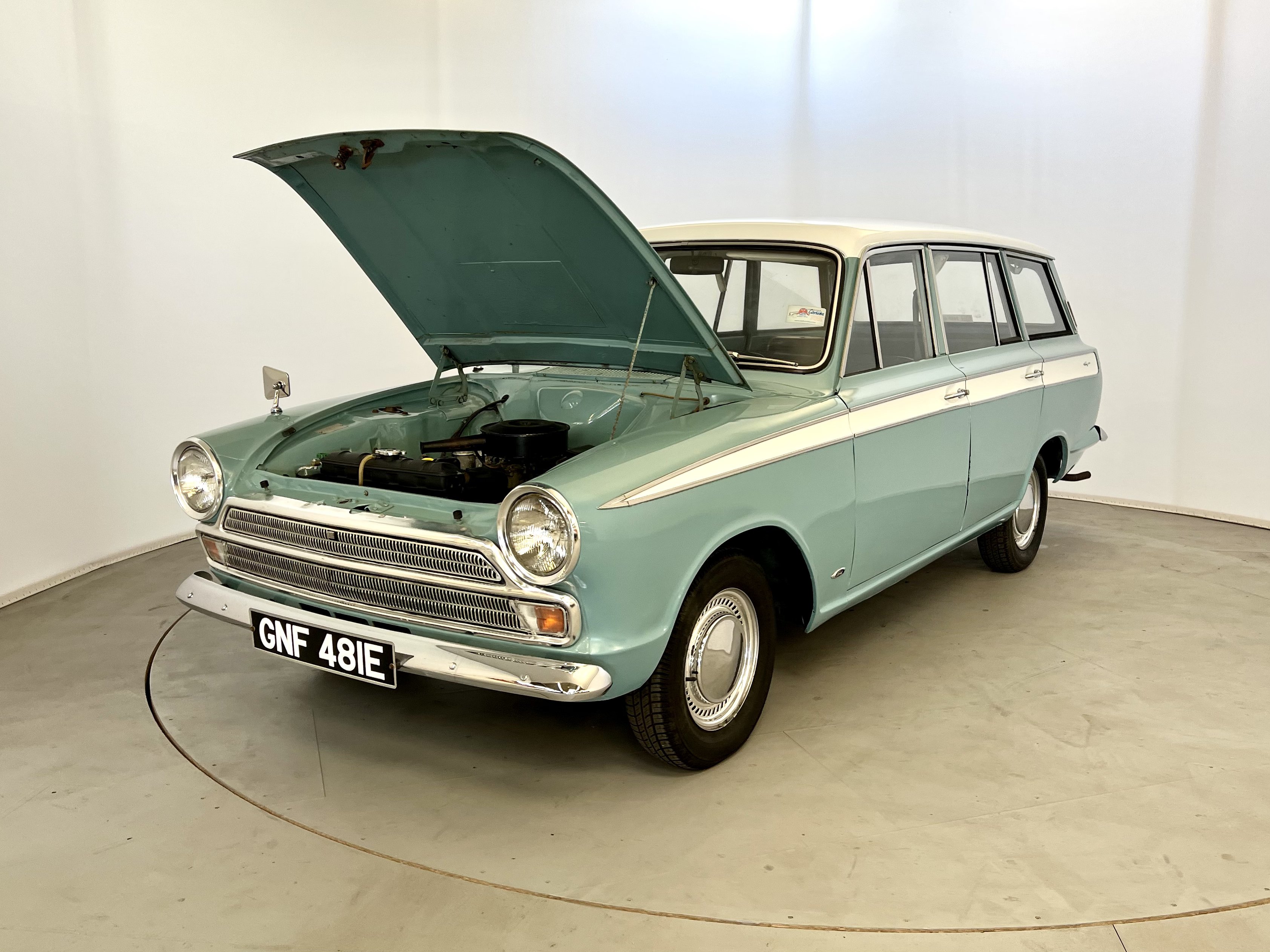 Ford Cortina Super Estate - Image 34 of 35