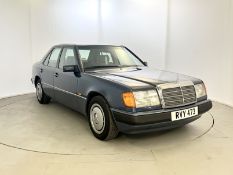 Mercedes-Benz 200E