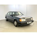 Mercedes-Benz 200E