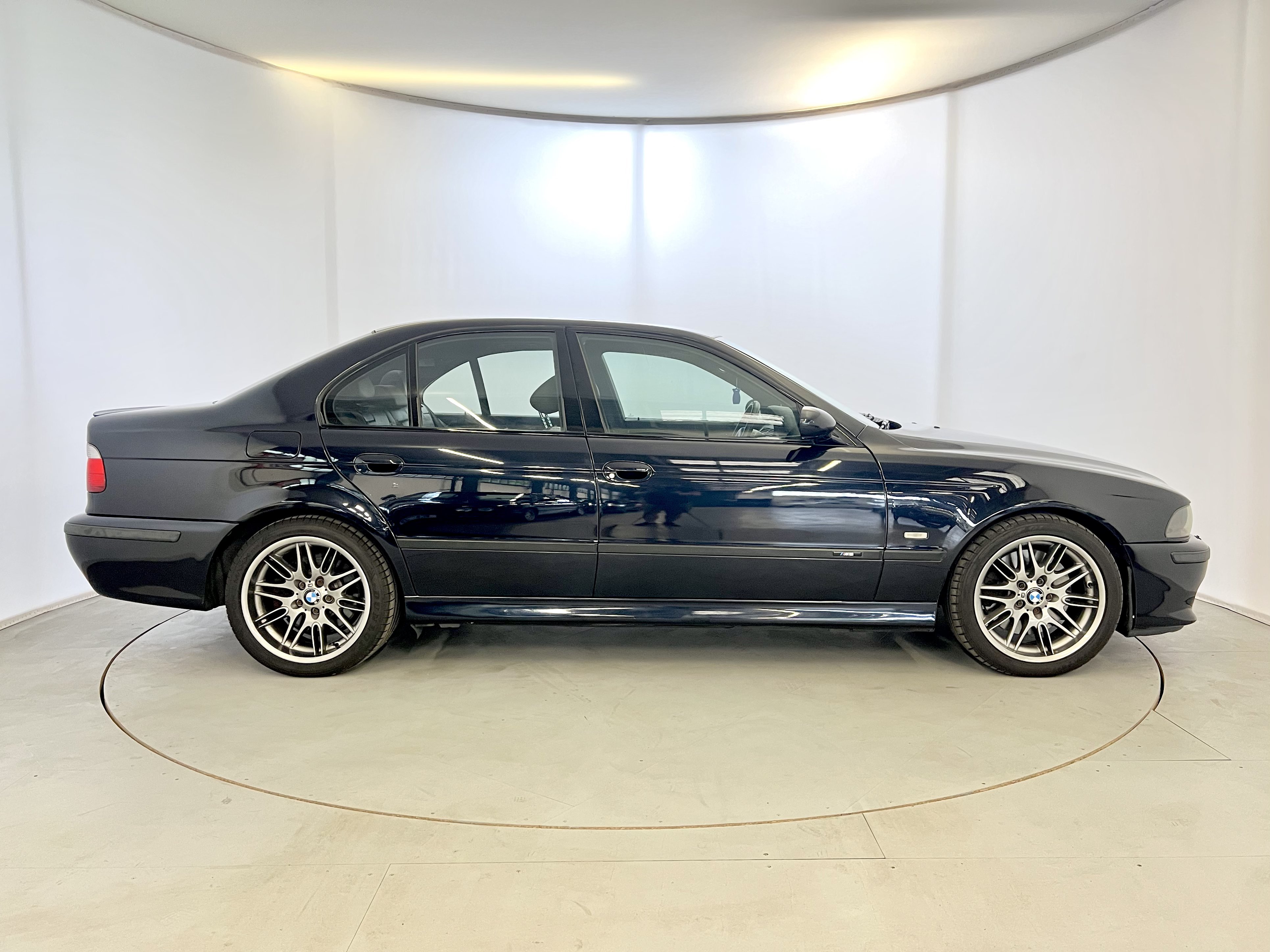 BMW M5 - Image 11 of 37