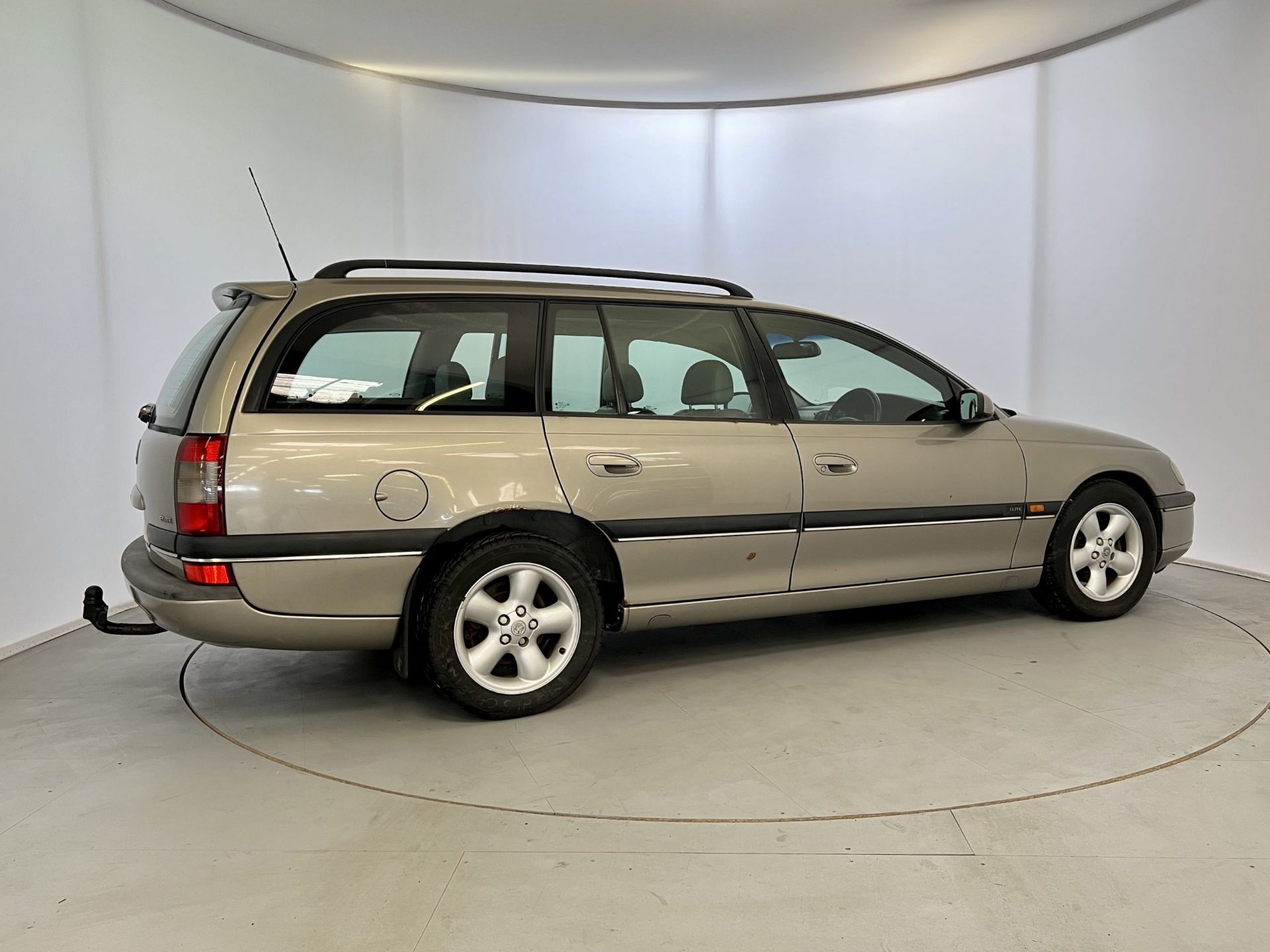 Vauxhall Omega - Image 10 of 34