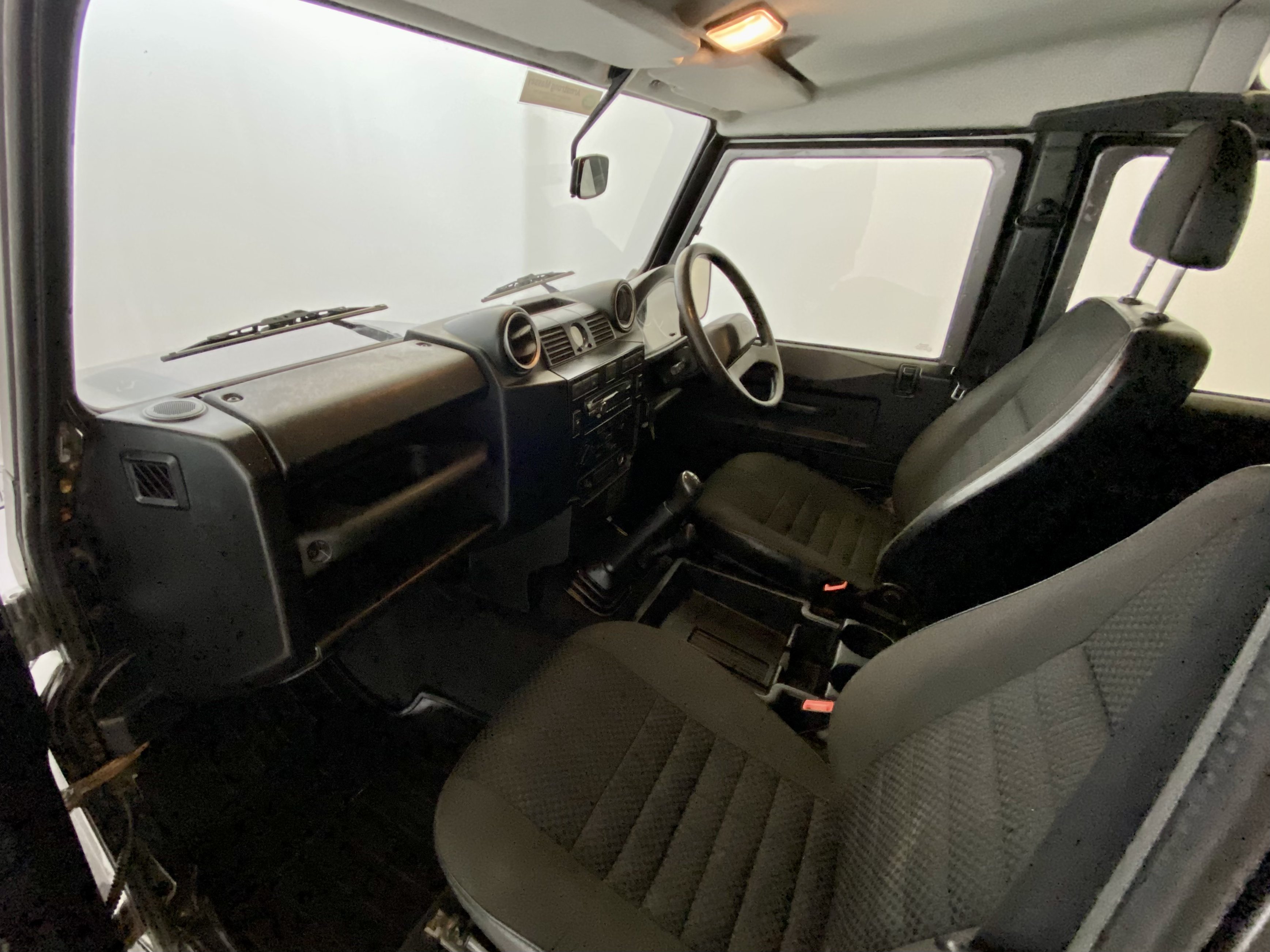 Land Rover Defender 110 TDCI Utility - Image 31 of 33