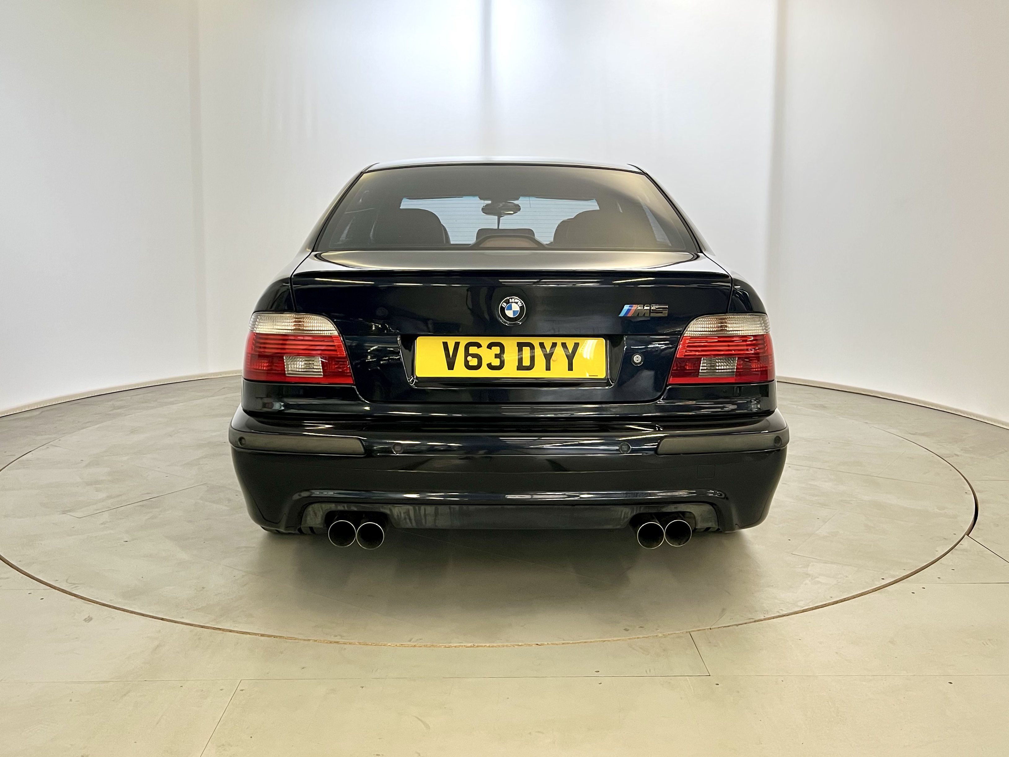 BMW M5 - Image 8 of 37