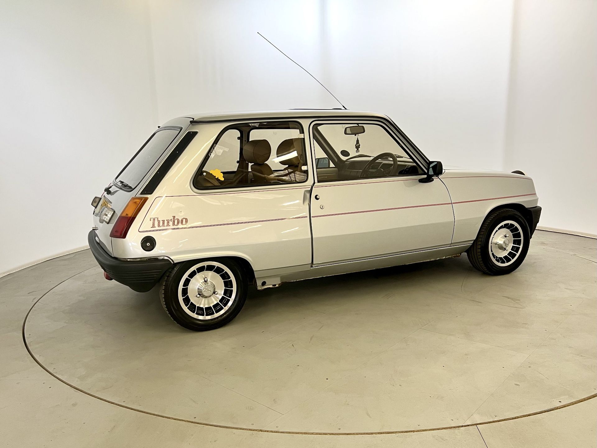 Renault 5 Gordini Turbo - Image 10 of 29