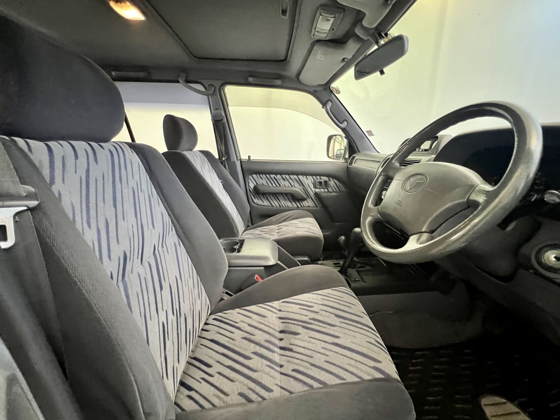 Toyota Landcruiser - Image 18 of 34