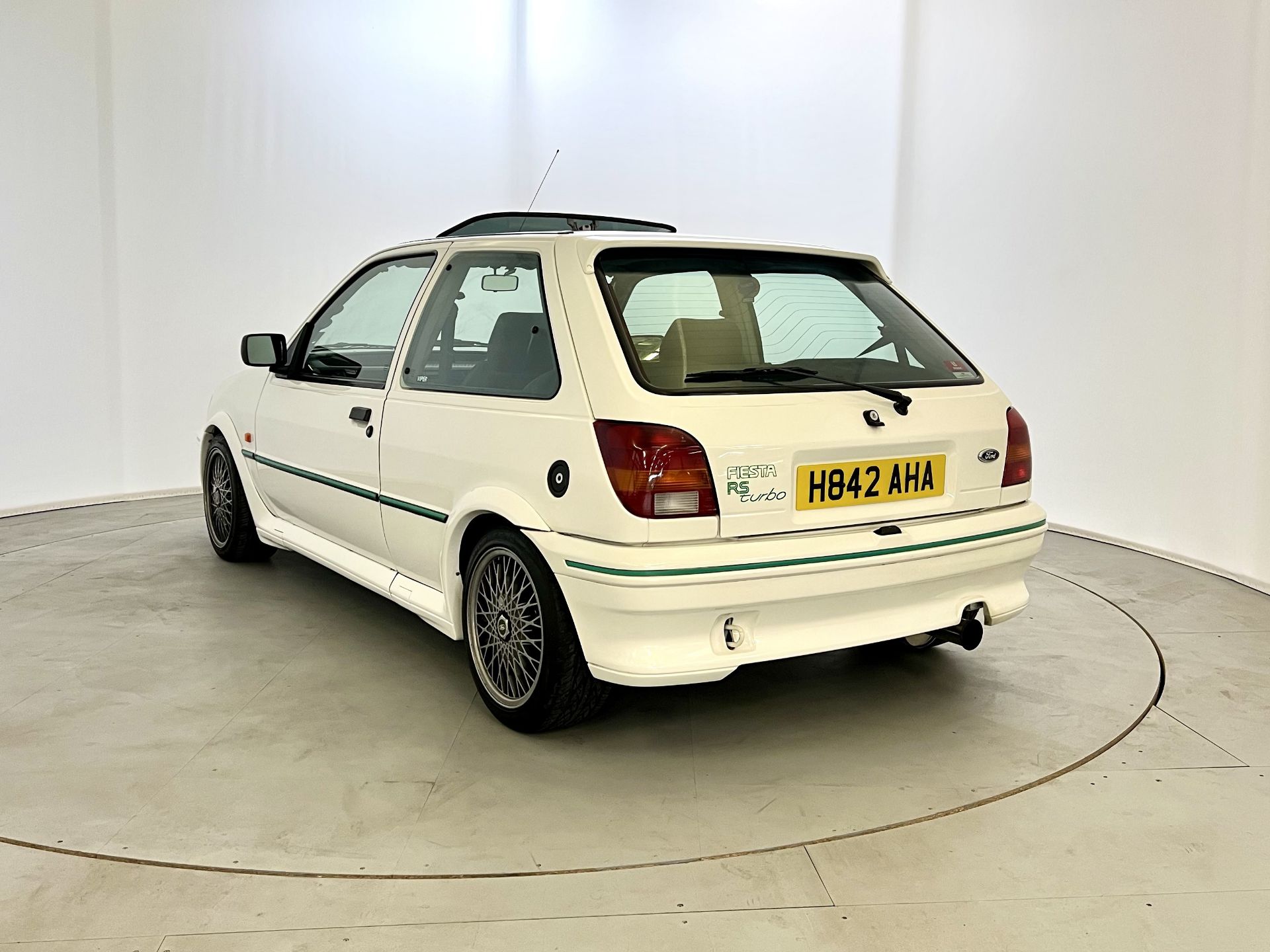 Ford Fiesta RS Turbo - Image 7 of 26