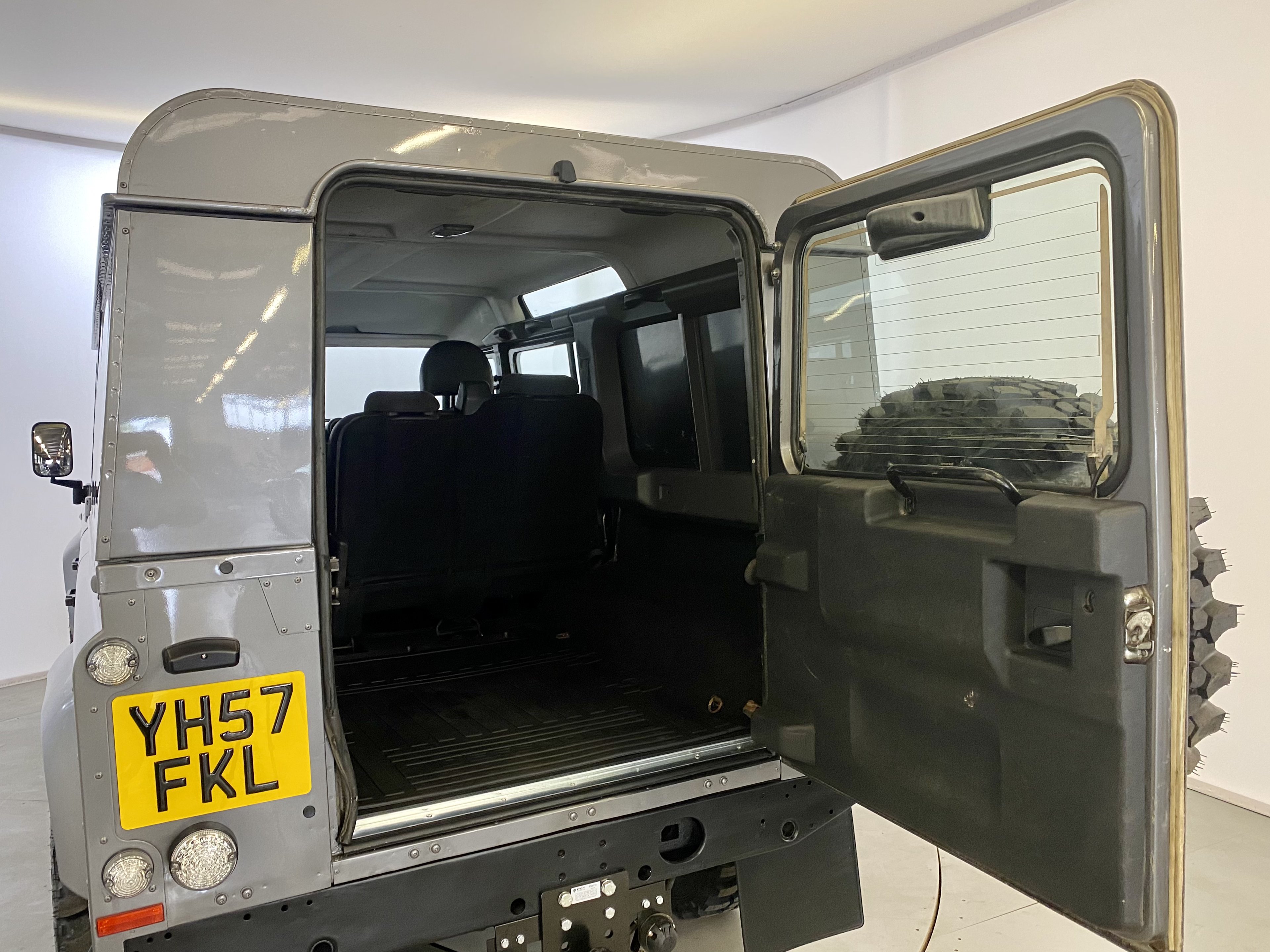 Land Rover Defender 110 TDCI Utility - Image 24 of 33