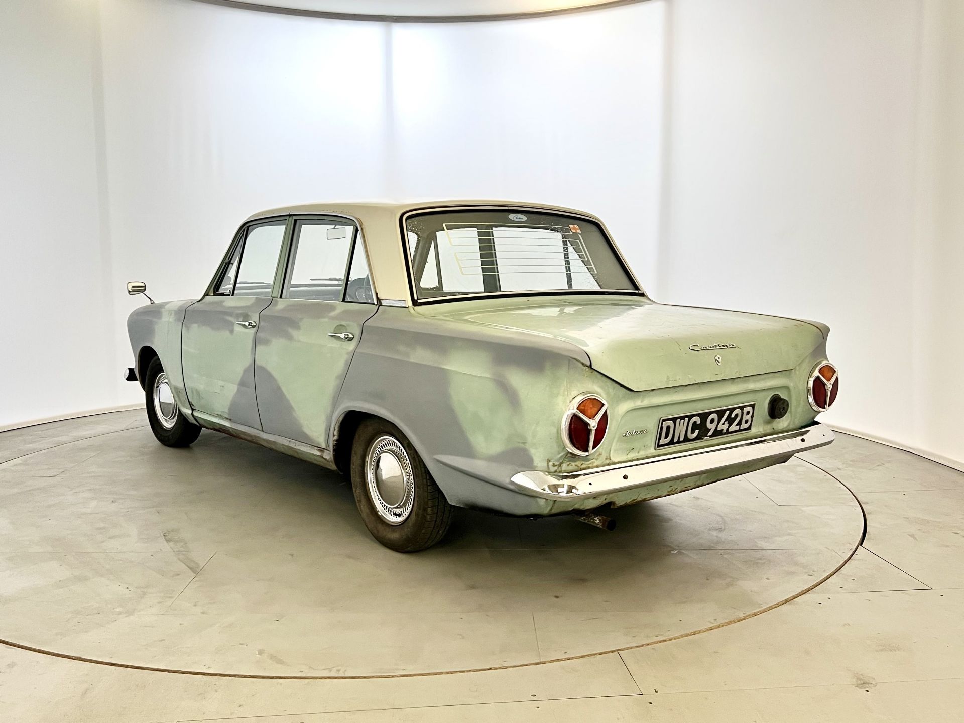 Ford Cortina Deluxe - Image 7 of 31