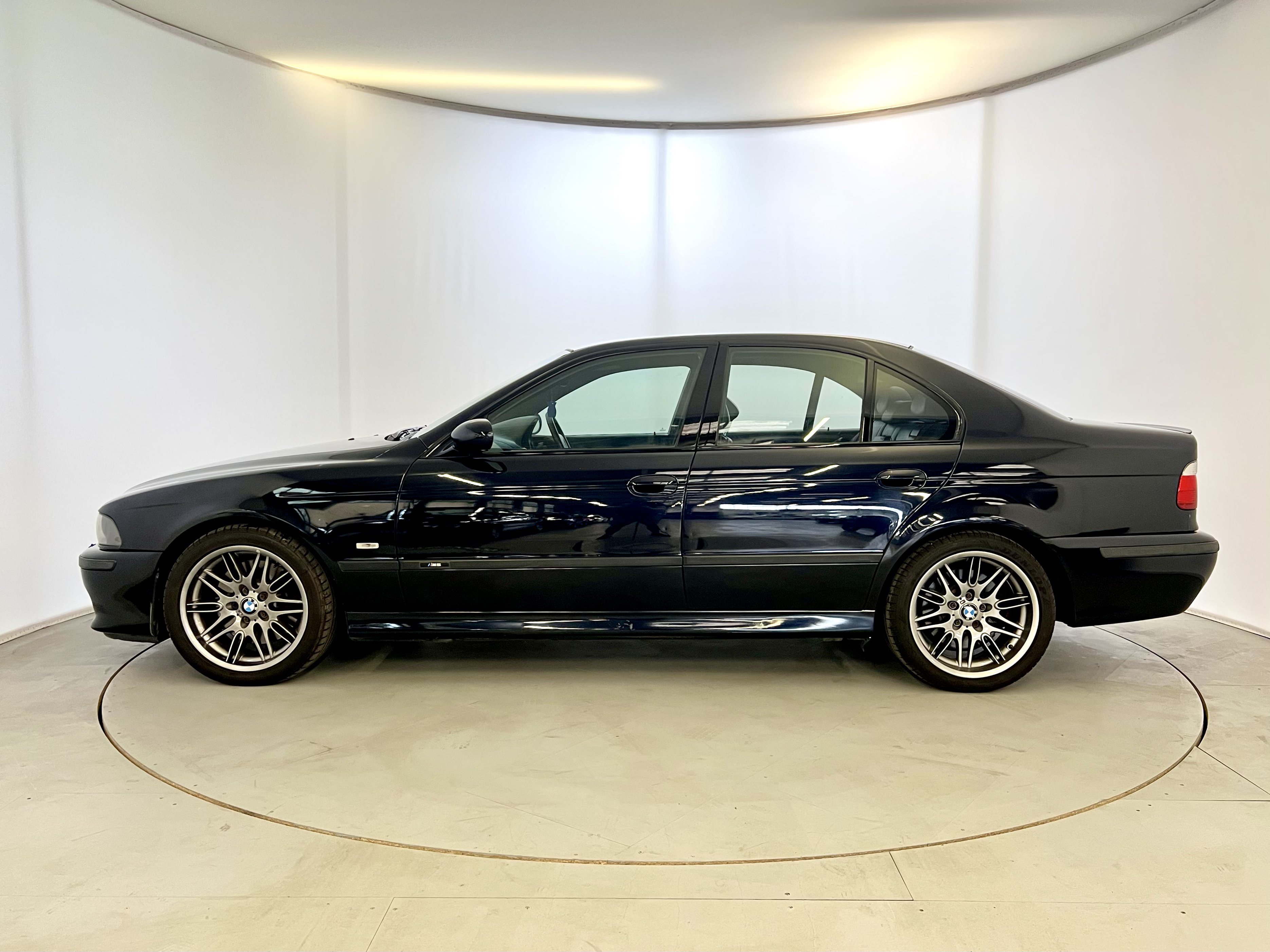 BMW M5 - Image 5 of 37