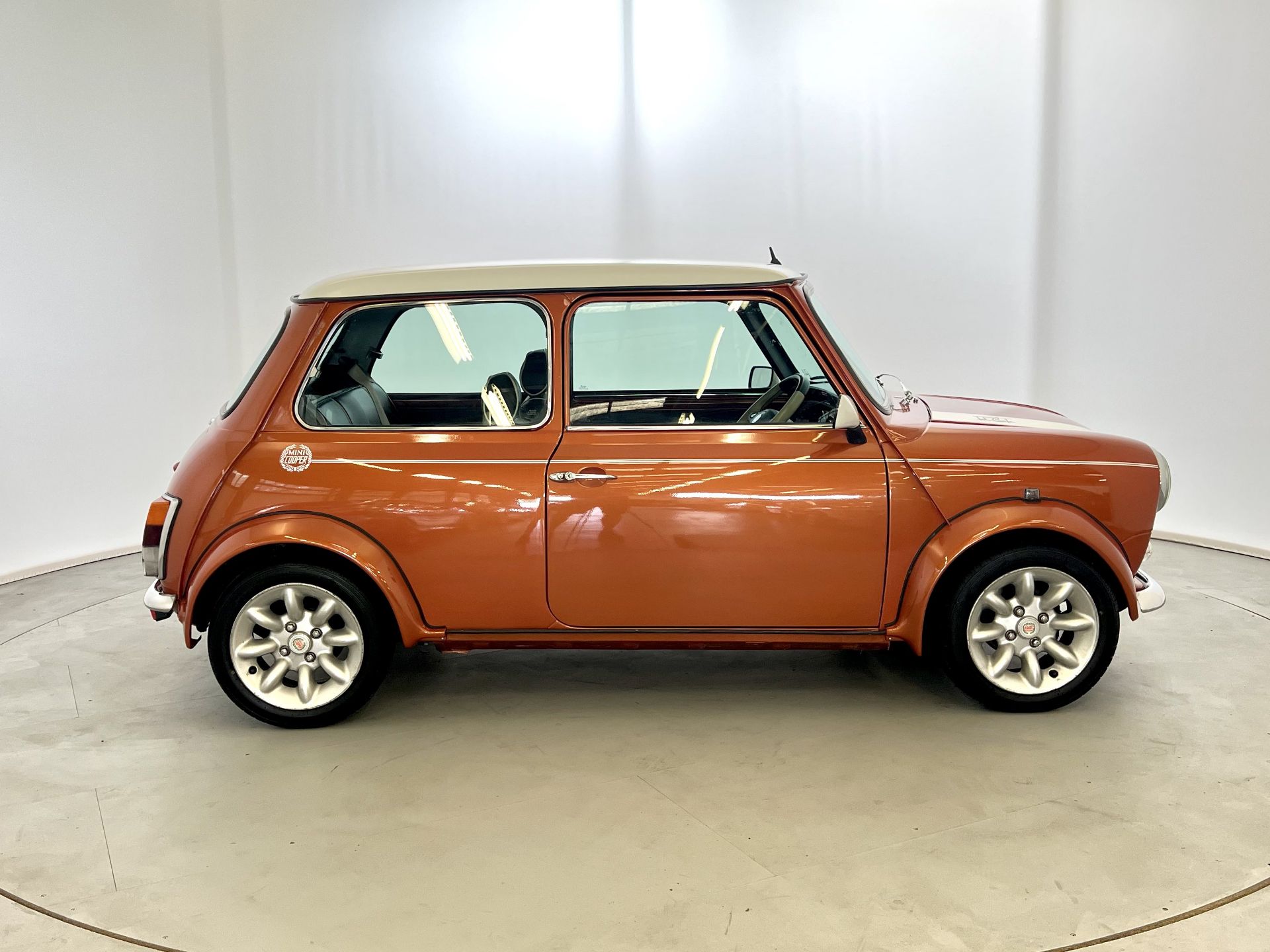 Mini Cooper Sport - Image 12 of 32