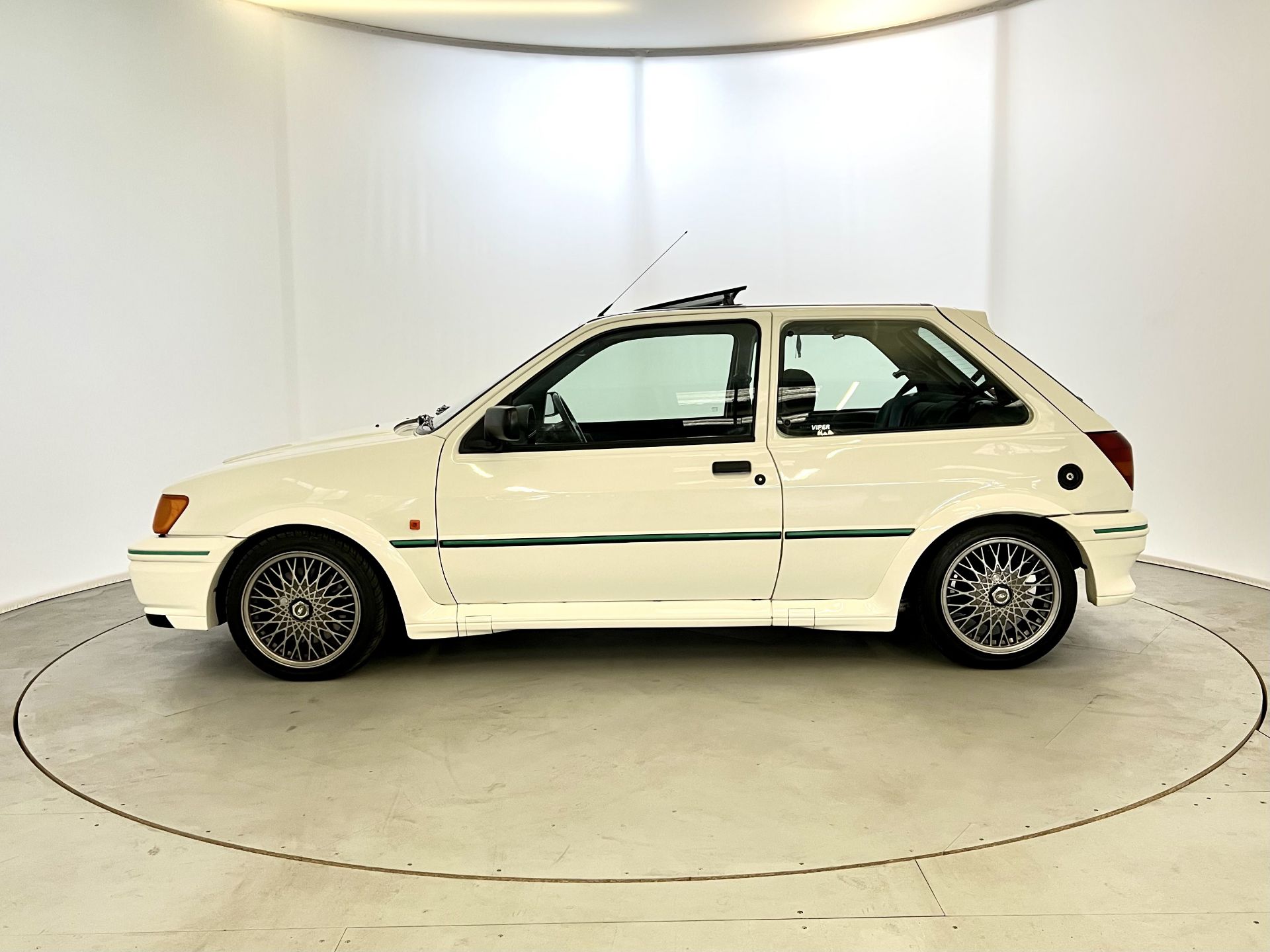 Ford Fiesta RS Turbo - Image 5 of 26