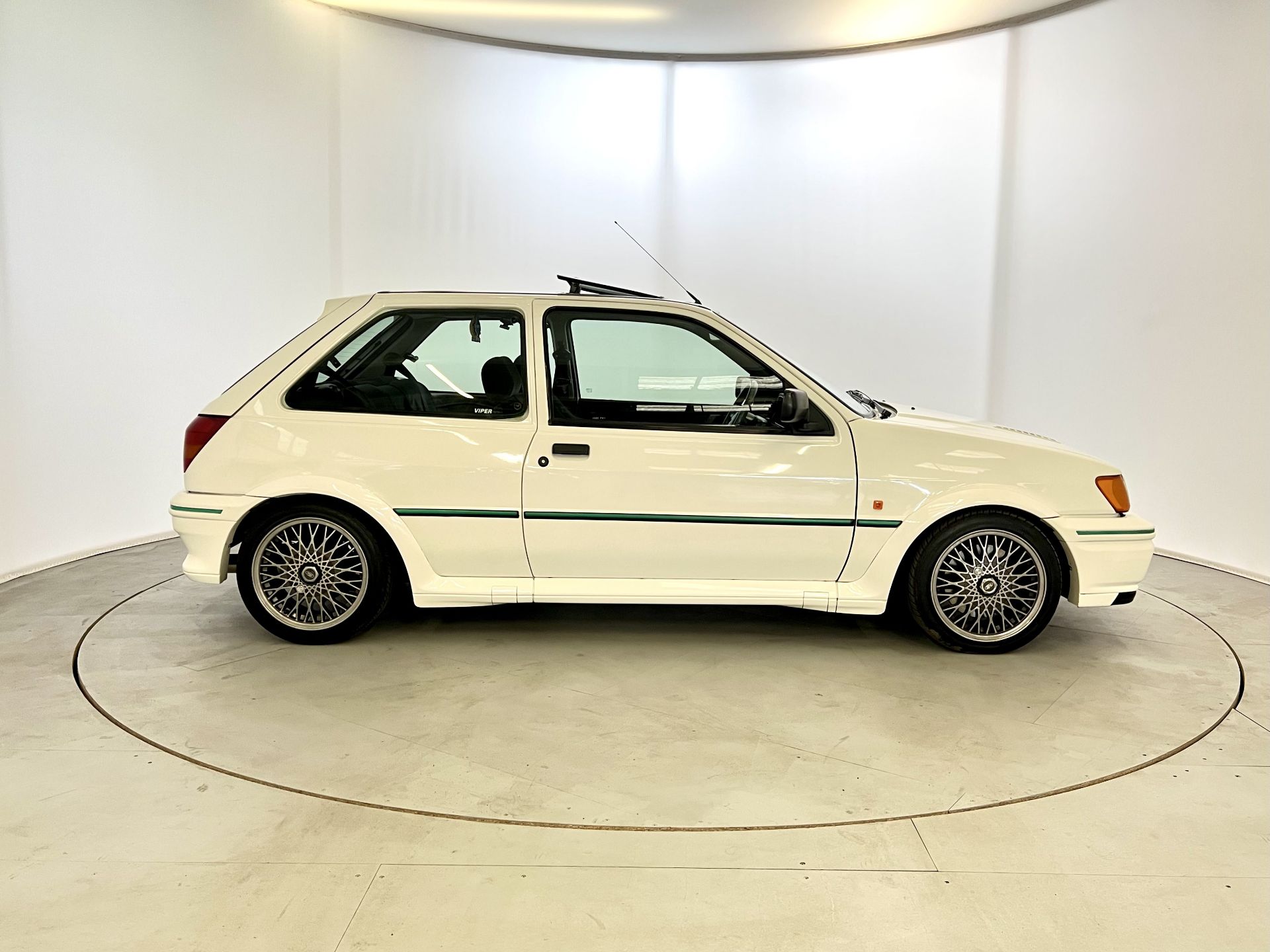 Ford Fiesta RS Turbo - Image 11 of 26