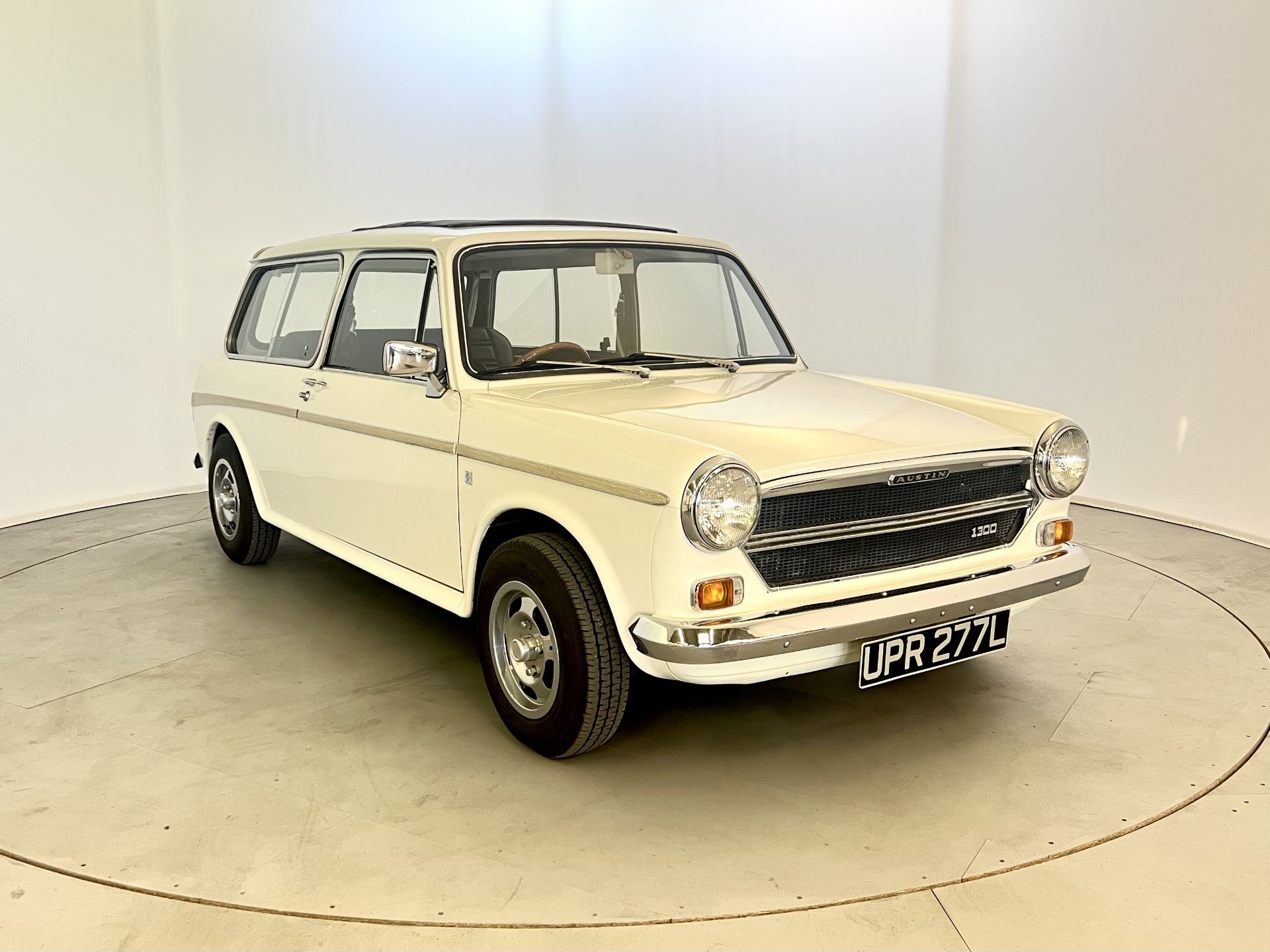 Austin 1300 MK3 Traveller