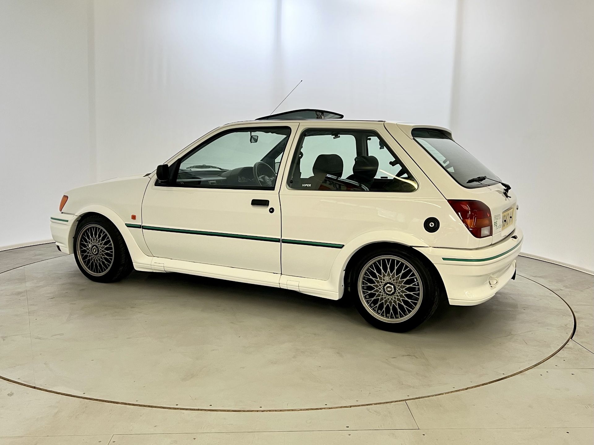 Ford Fiesta RS Turbo - Image 6 of 26