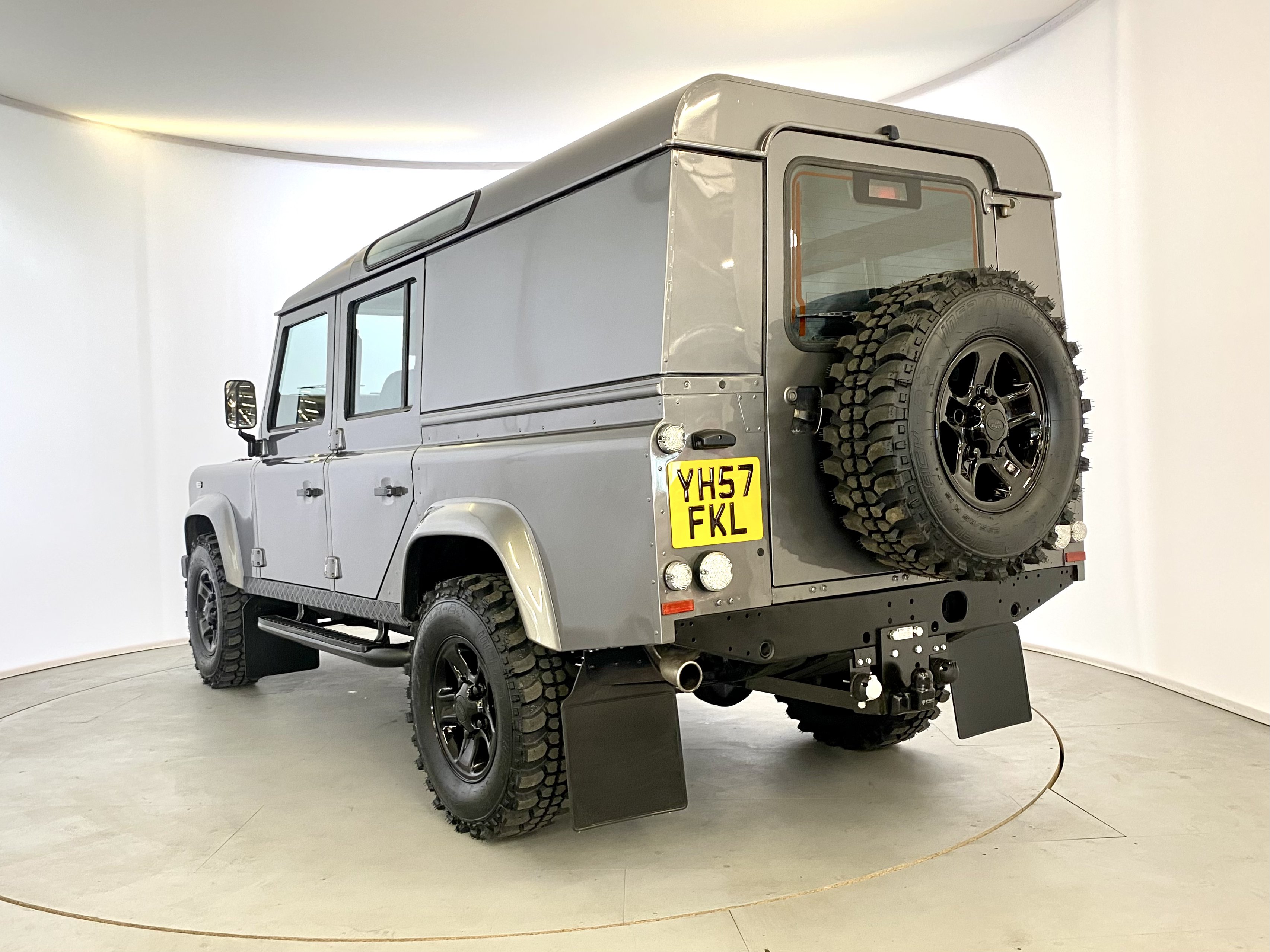 Land Rover Defender 110 TDCI Utility - Image 7 of 33