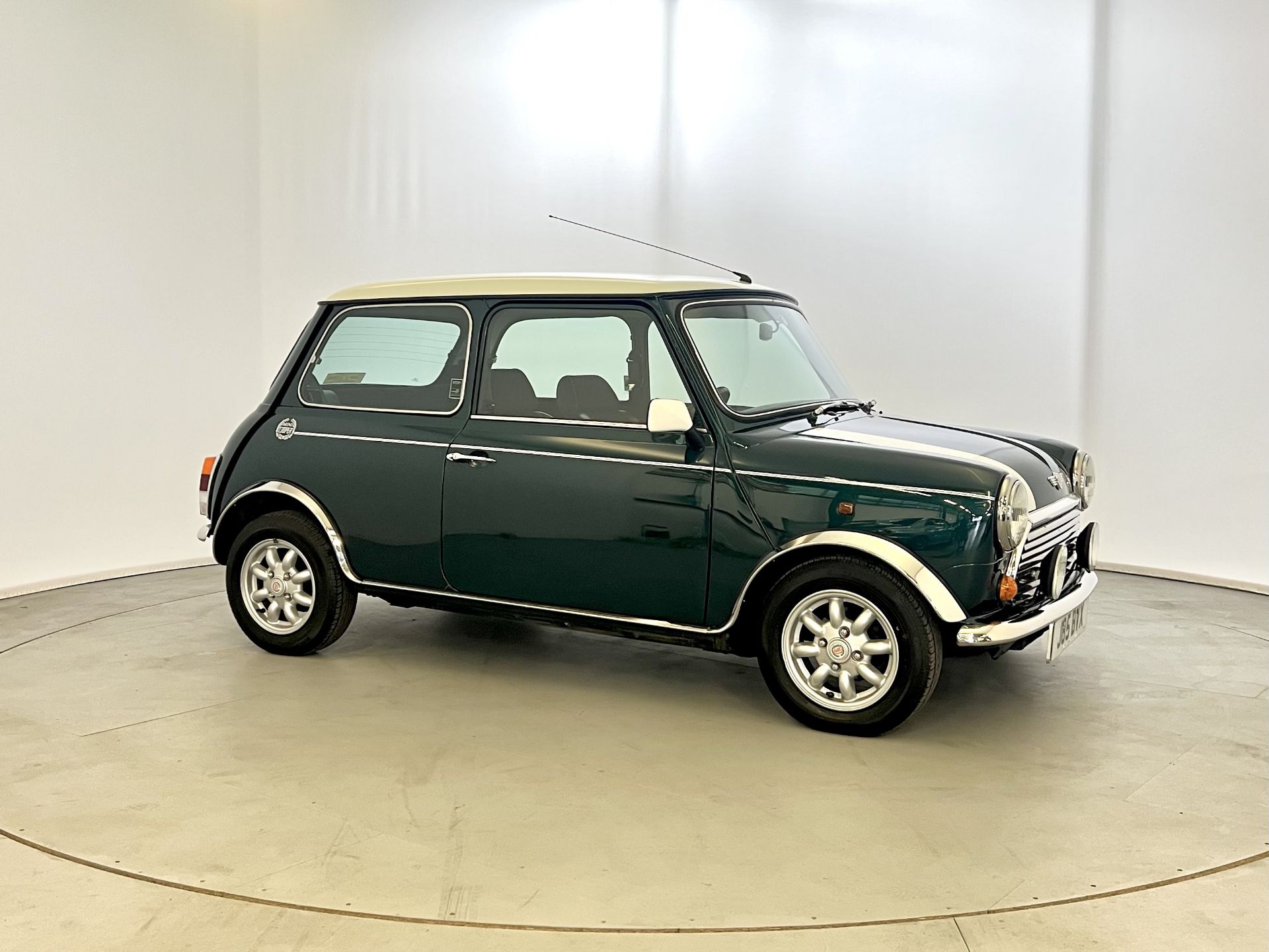 Mini Cooper - Image 12 of 29