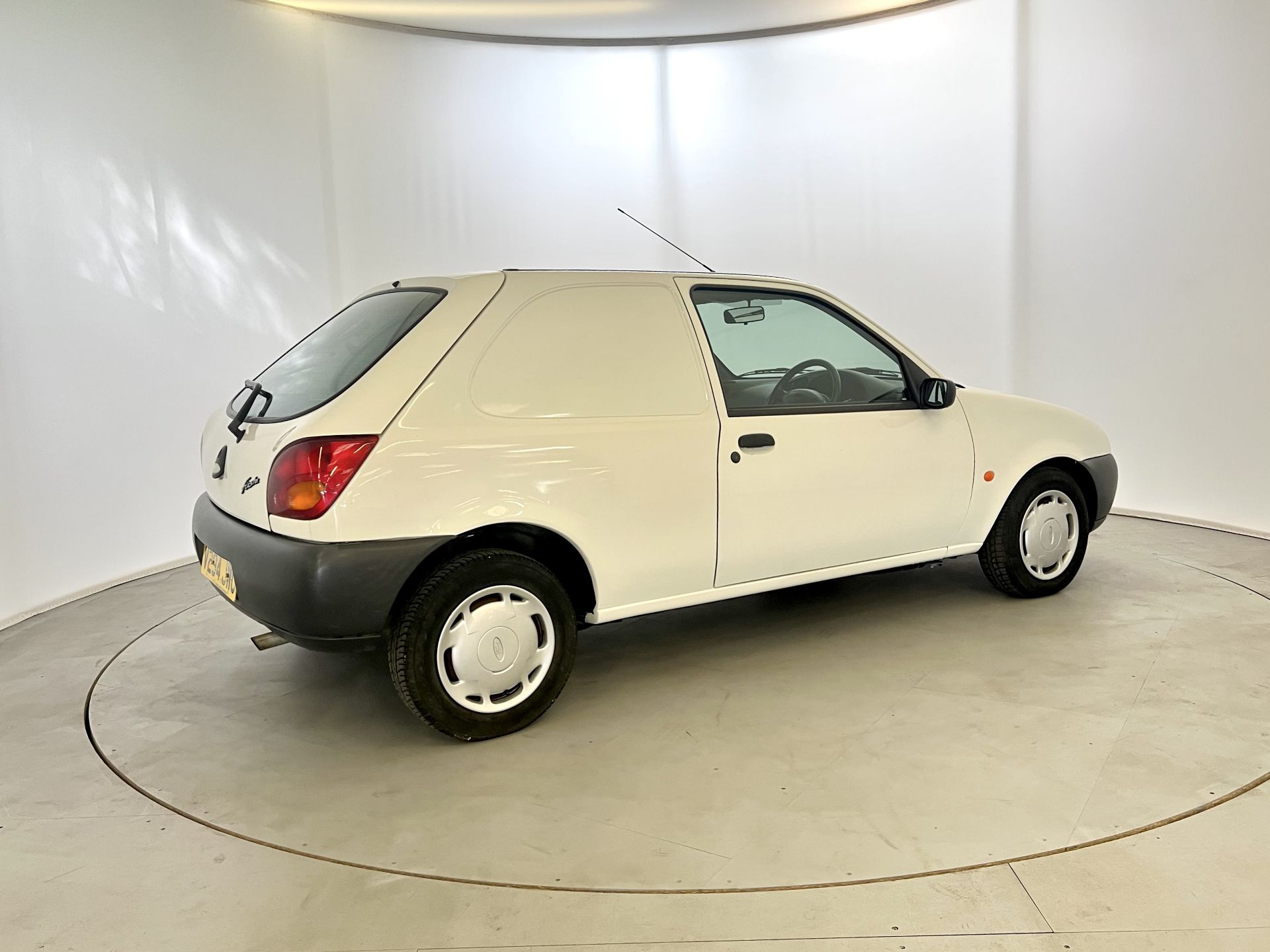 Ford Fiesta Van - Image 10 of 29