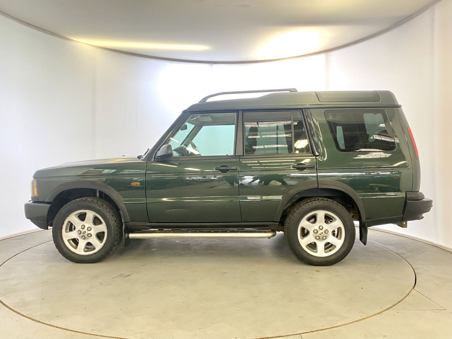 Land Rover Discovery ES - Image 5 of 32