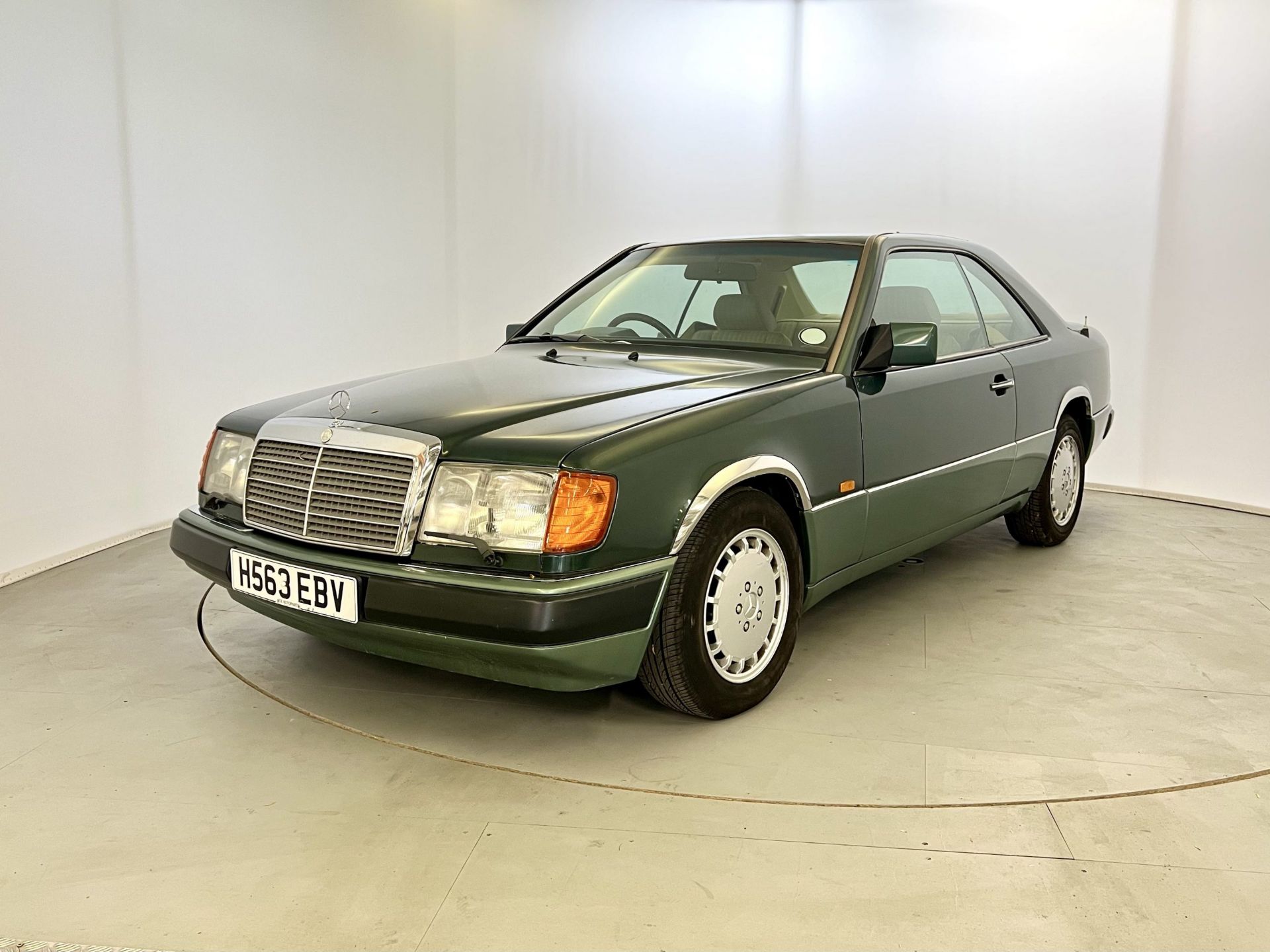 Mercedes 300CE - Image 3 of 30