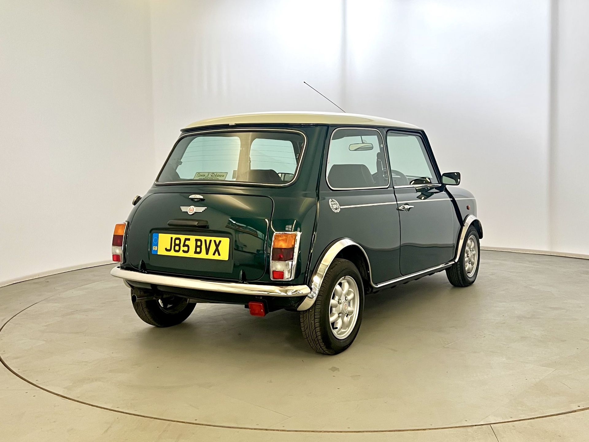 Mini Cooper - Image 9 of 29