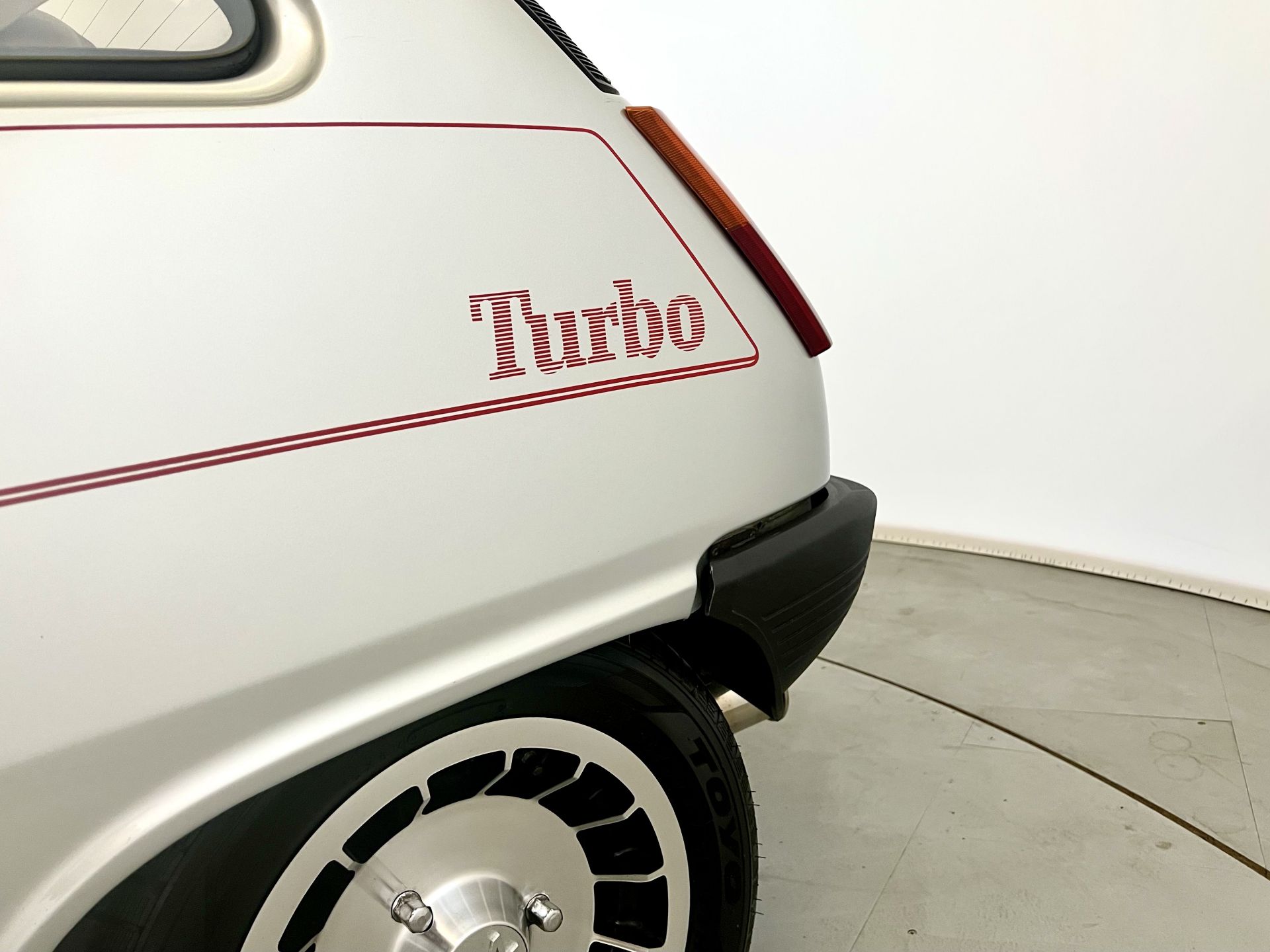 Renault 5 Gordini Turbo - Image 13 of 29