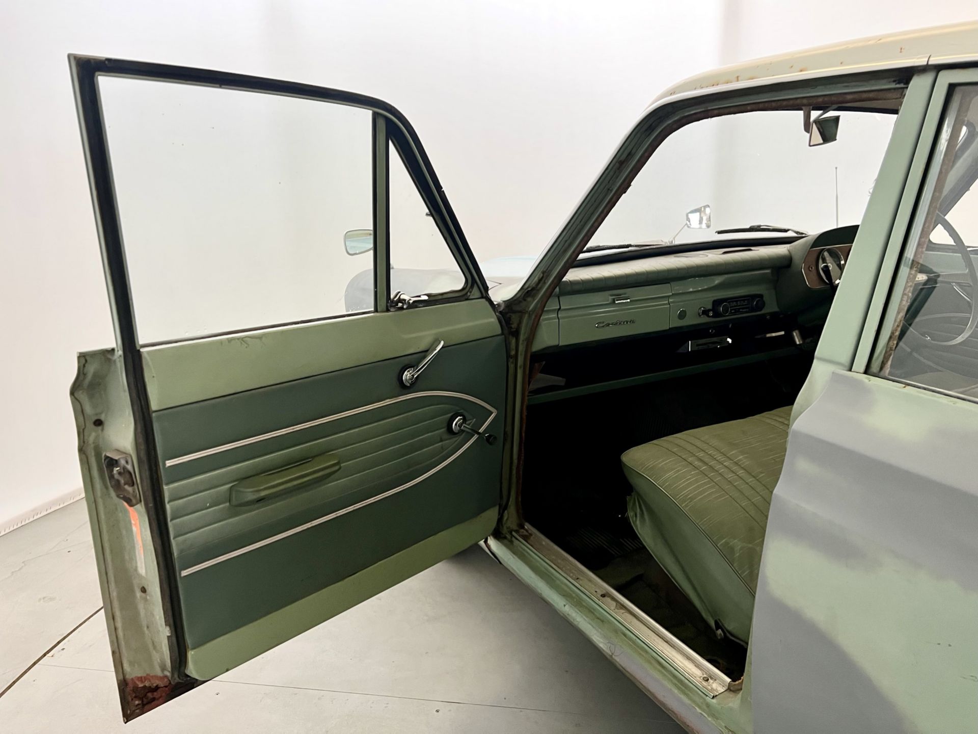 Ford Cortina Deluxe - Image 24 of 31